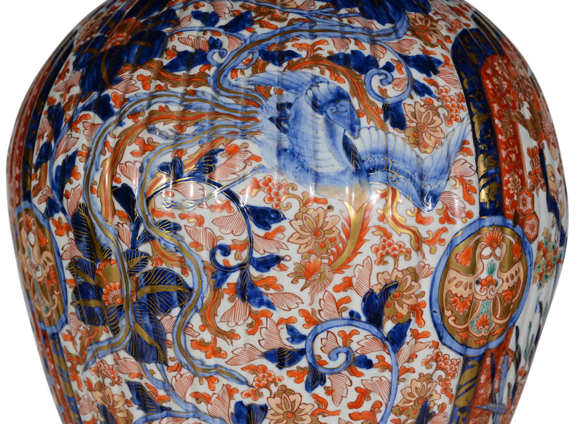 Gran Lámpara de Mesa Acanalada Japonesa Imari Antigua del Siglo XIX Glaseado en venta