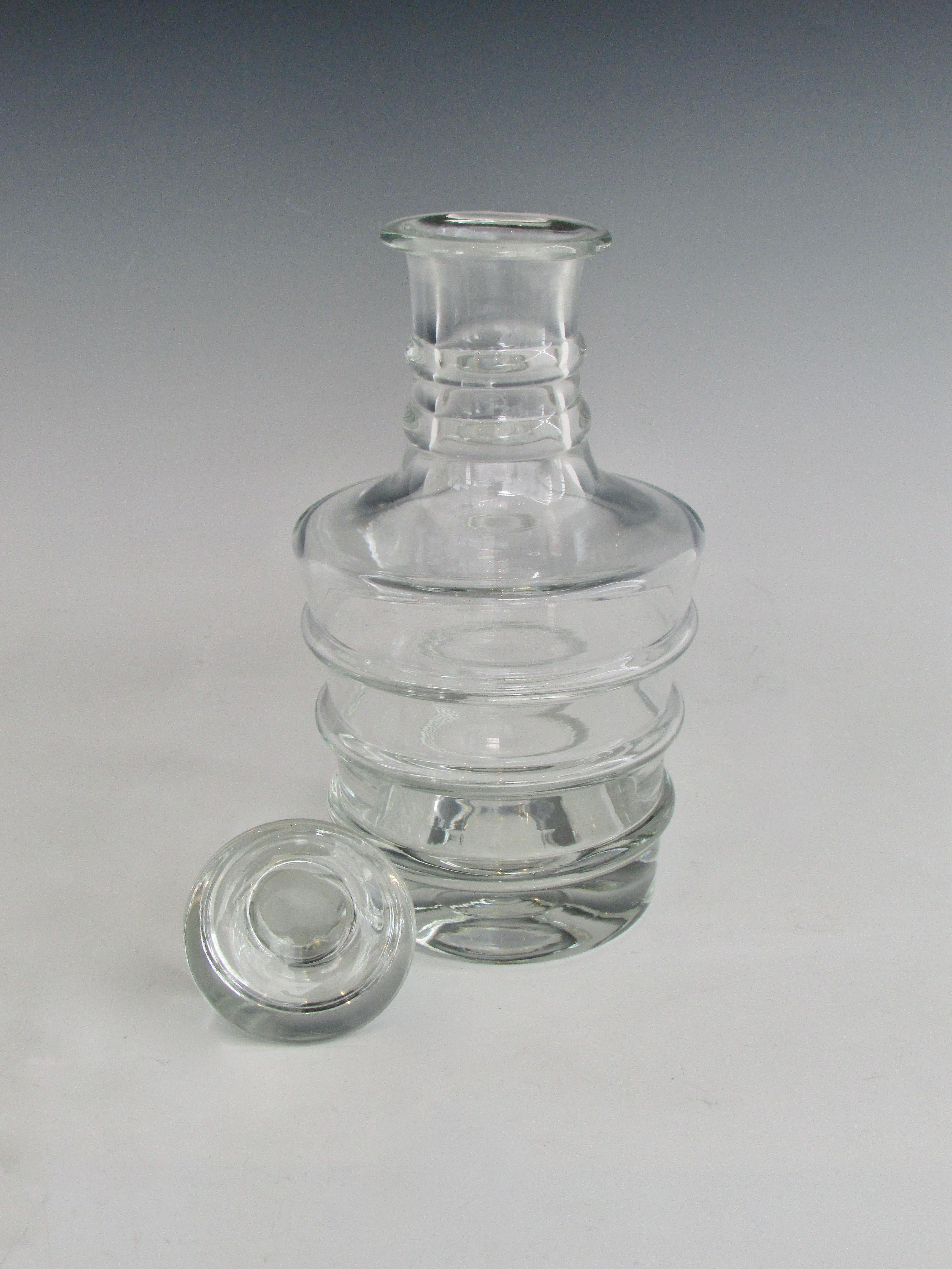 Américain Grande carafe à décanter en verre transparent côtelé avec bouchon en vente