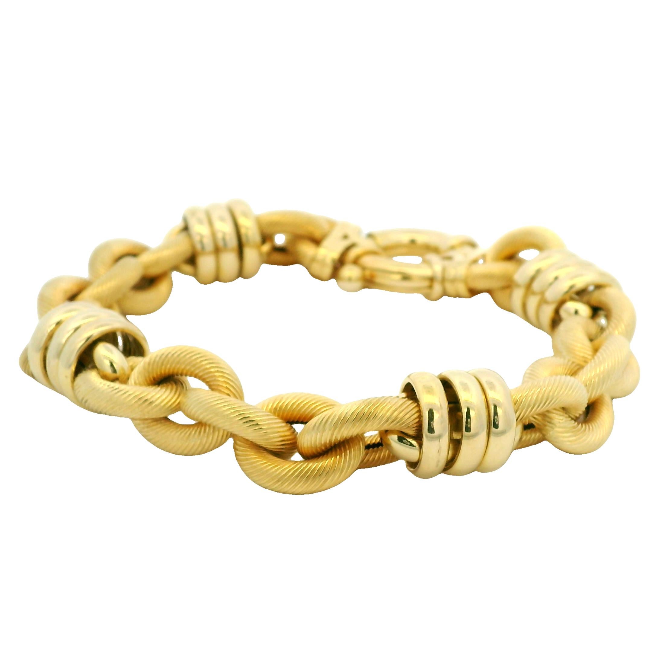 Großes geripptes ineinandergreifendes 18-karätiges Link-Armband Vorrätig im Angebot 5
