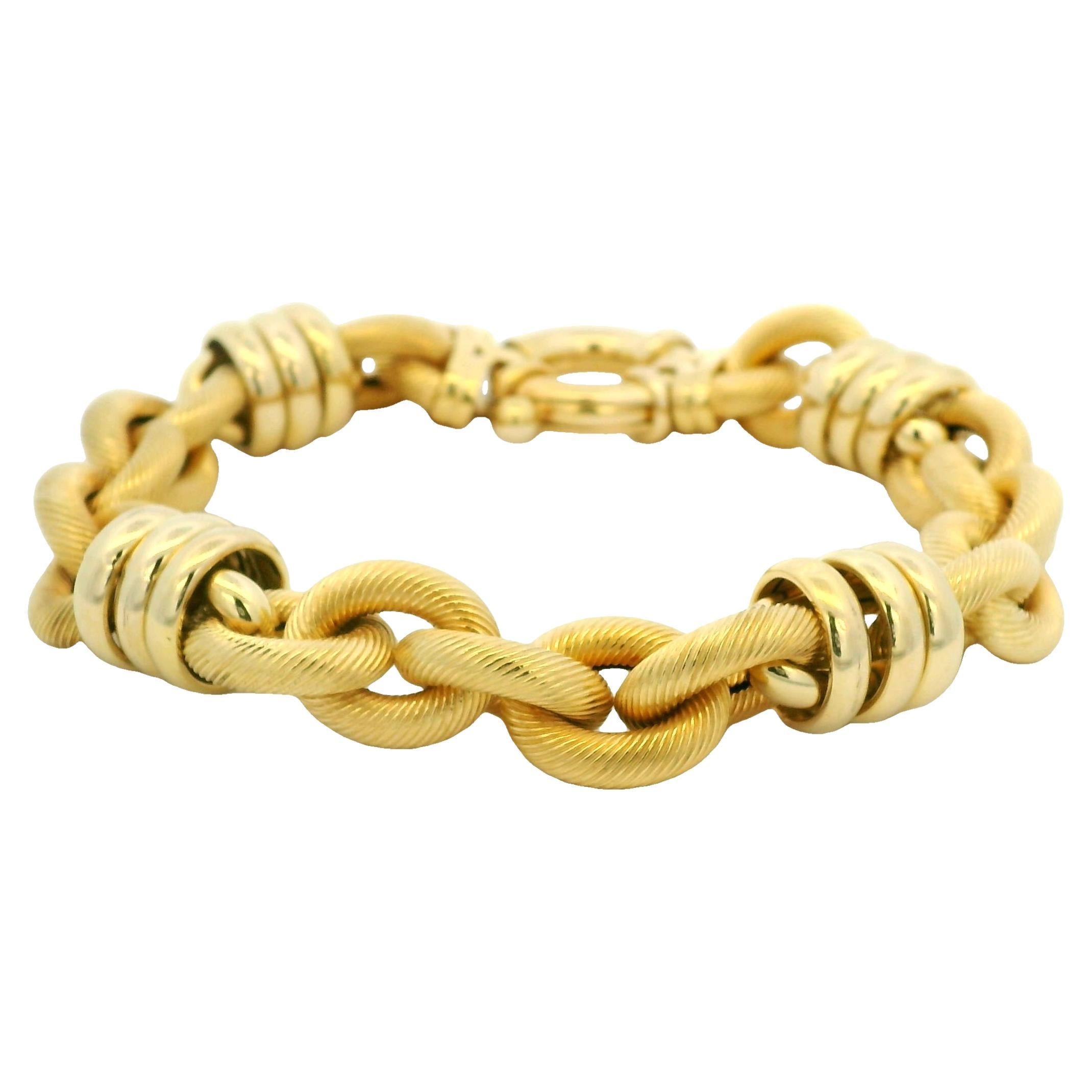 Large Ribbed Interlocking 18-Karat Link Bracelet In Stock