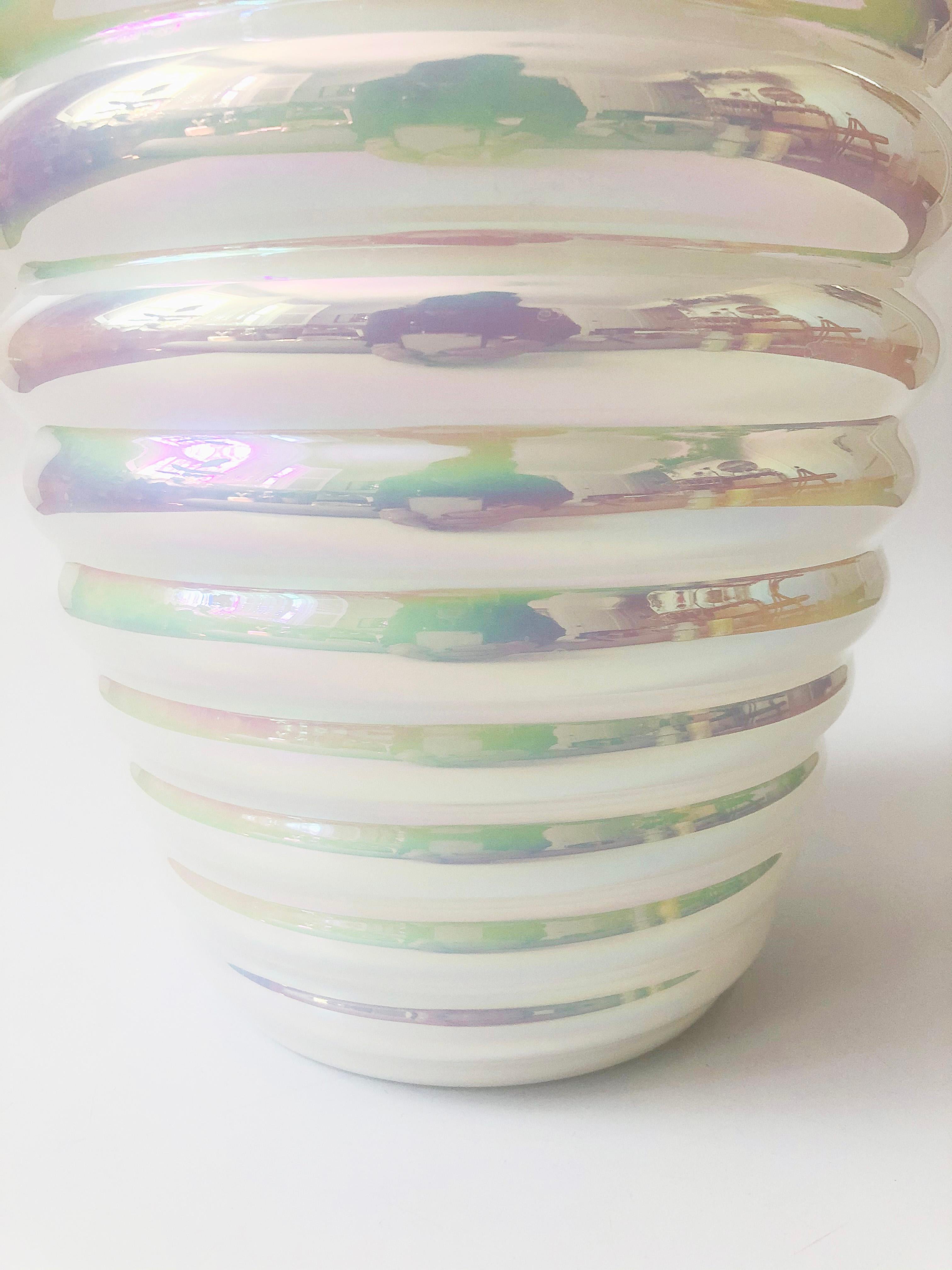 Large Ribbed White Iridescent Hand Blown Cambridge Glass Vase In Good Condition In Vallejo, CA