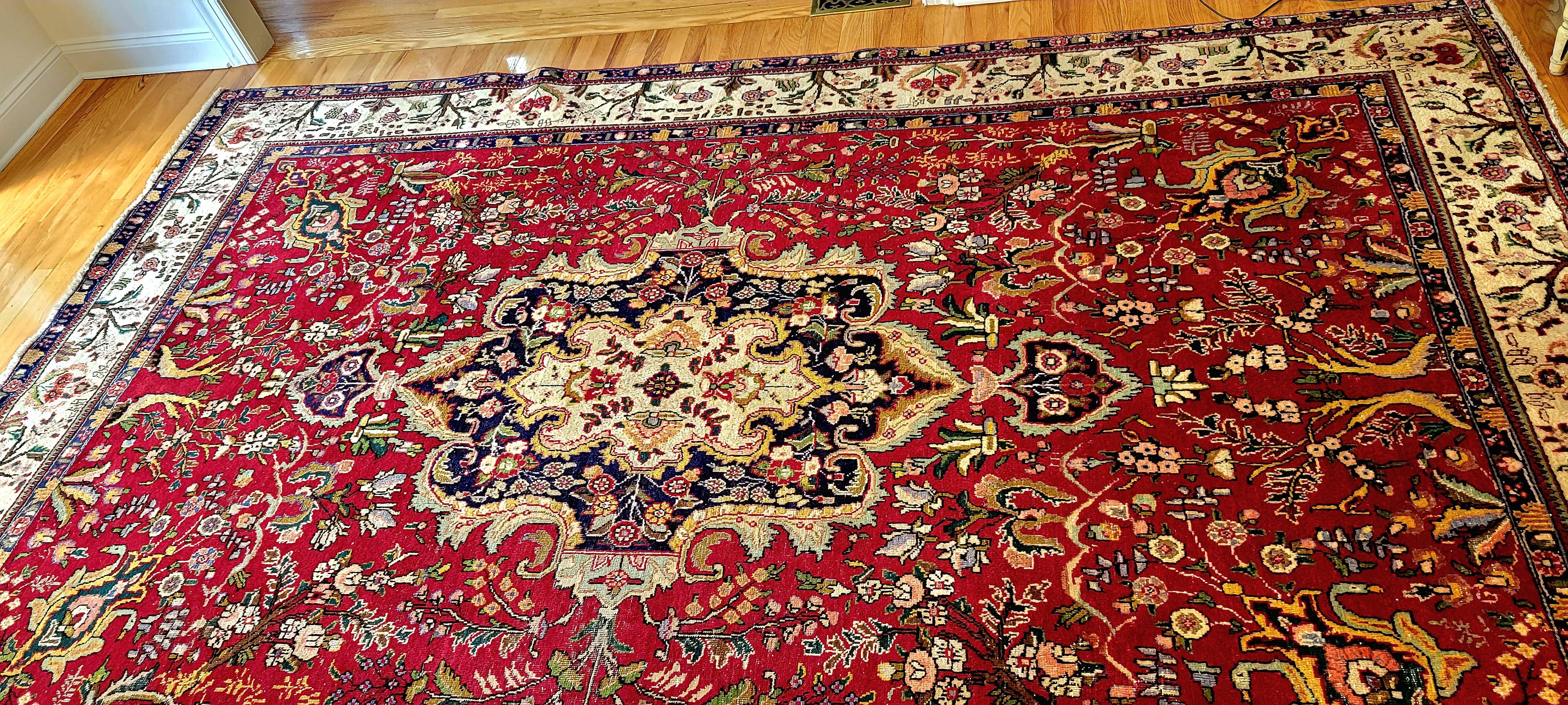 Large Rich Persian Area Rug In Good Condition For Sale In Hopewell, NJ