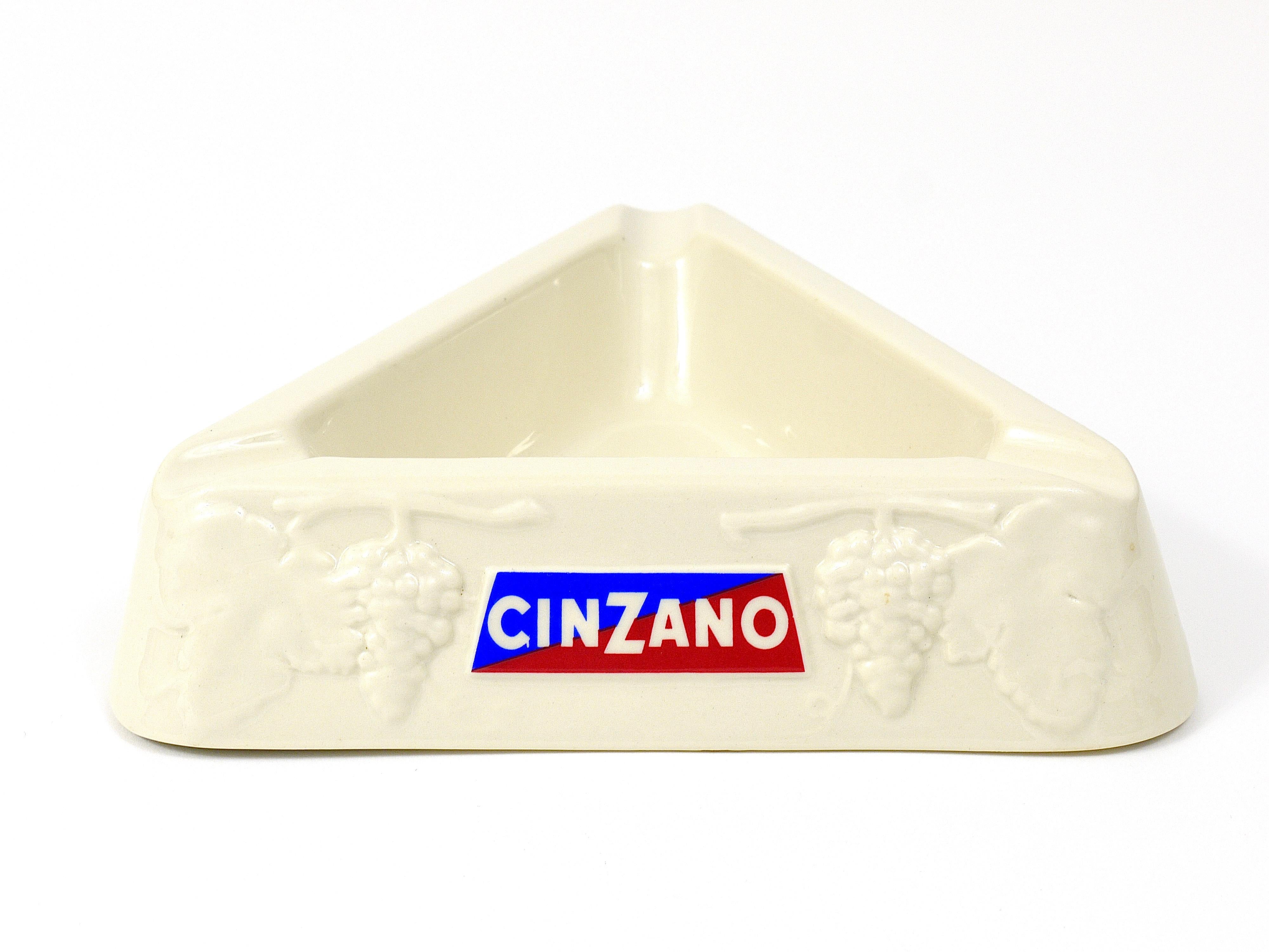 Large Richard Ginori Cinzano Porcelaine Midcentury Relief Ashtray, Italy, 1950s 13