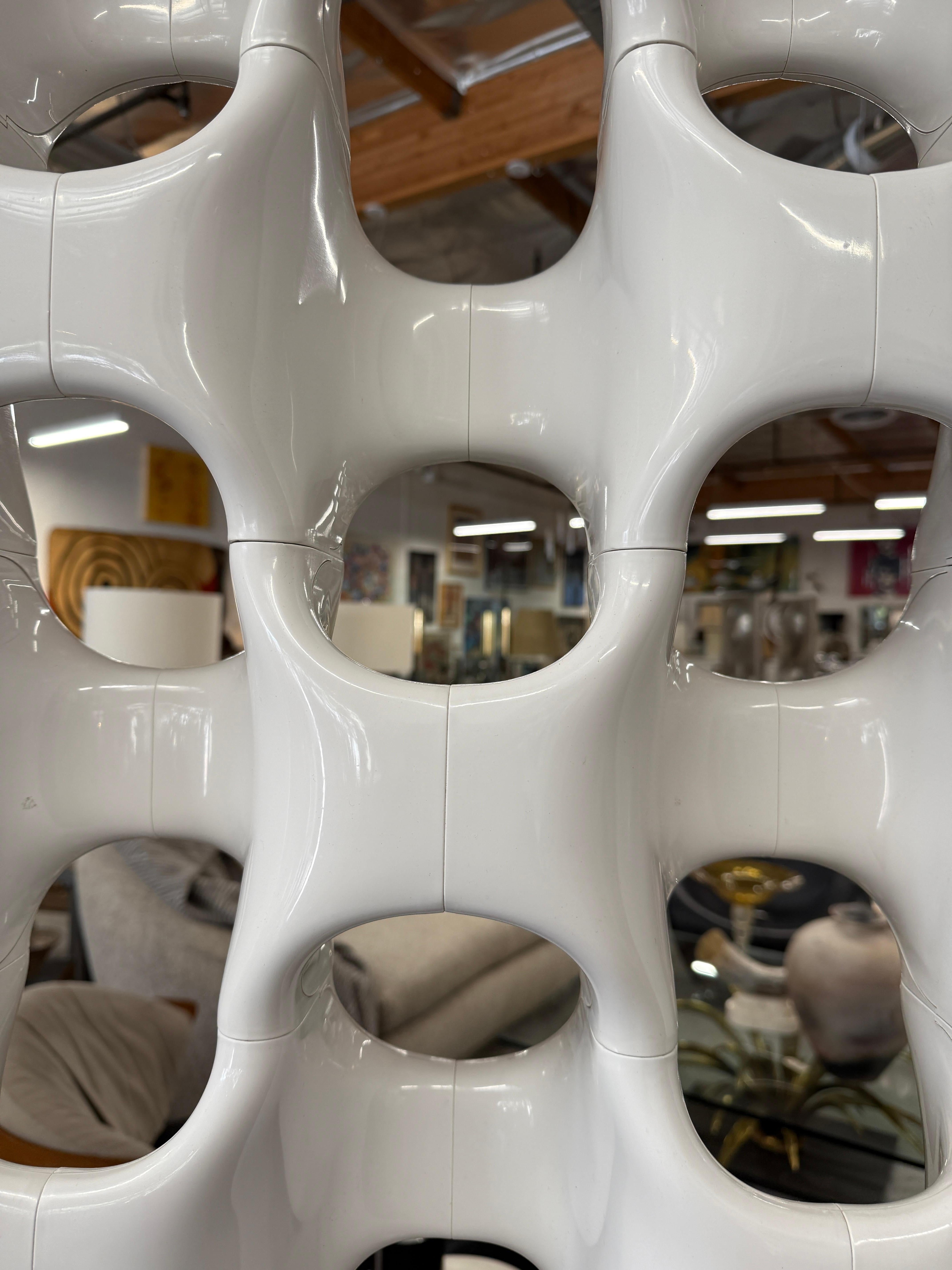 Separador de ambientes Richard Harvey Sculpta Grille grande con marco de nogal by Modernica en venta 11