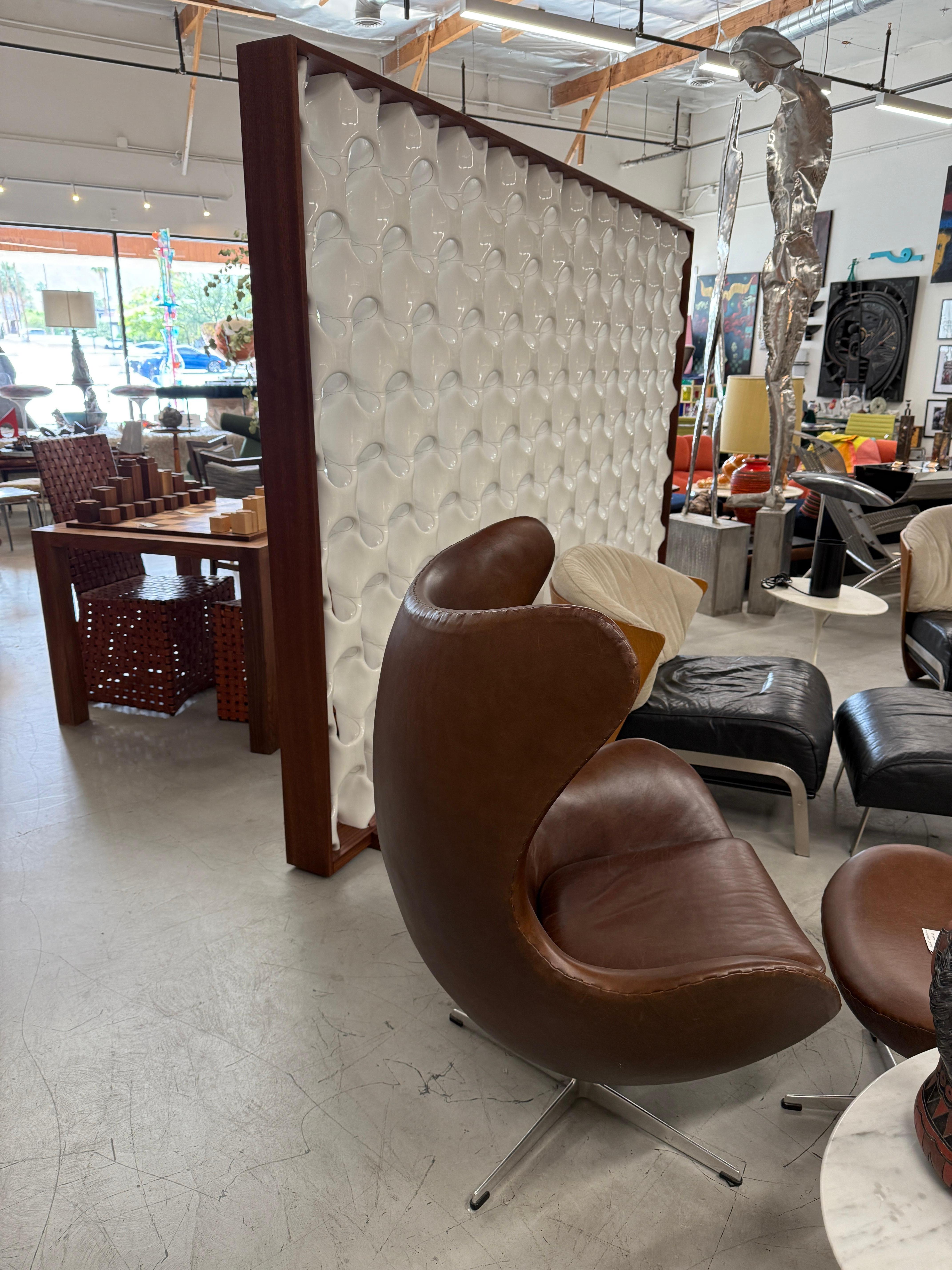 Separador de ambientes Richard Harvey Sculpta Grille grande con marco de nogal by Modernica en venta 13