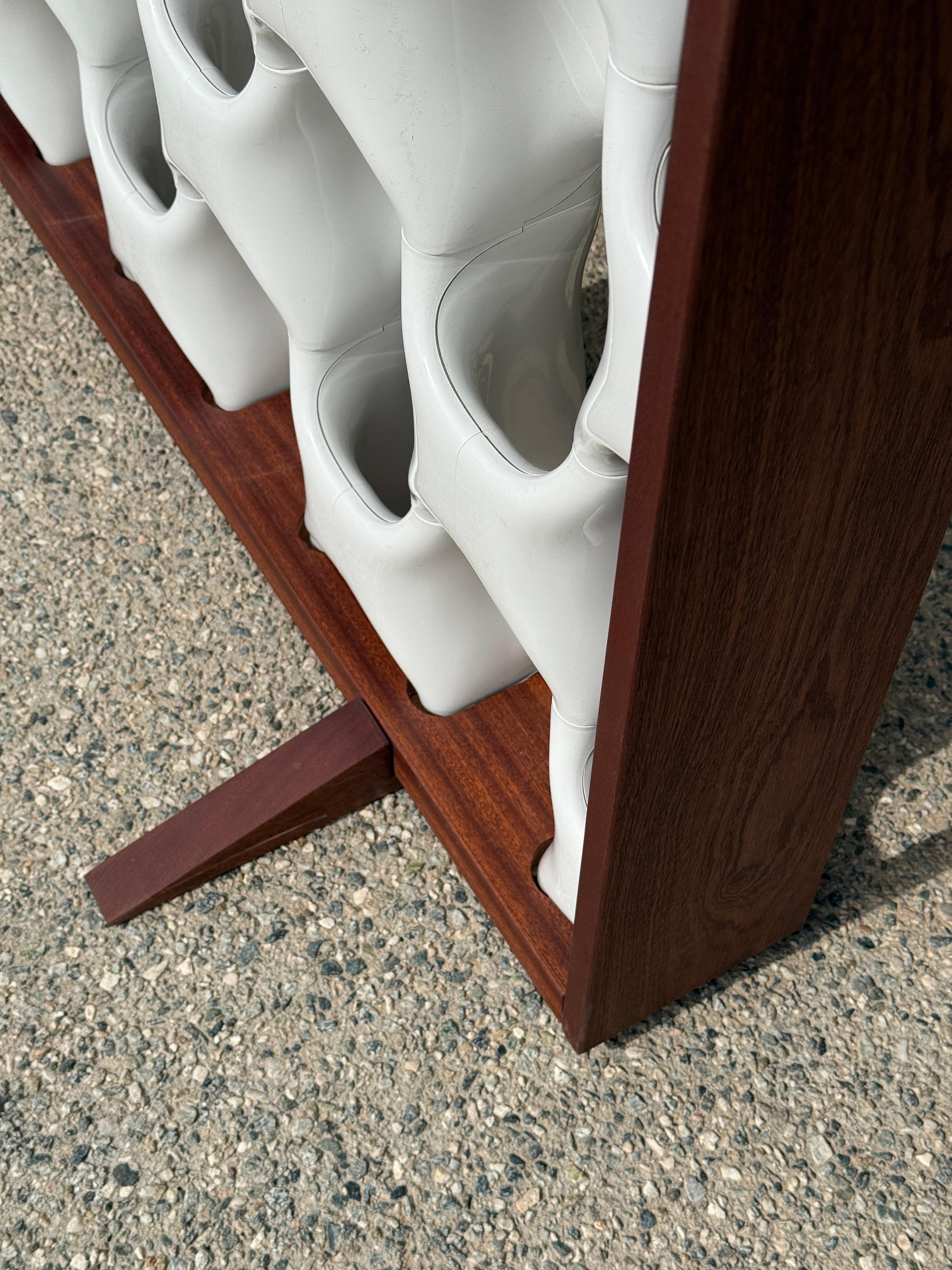 Separador de ambientes Richard Harvey Sculpta Grille grande con marco de nogal by Modernica en Bueno estado para la venta en Palm Springs, CA
