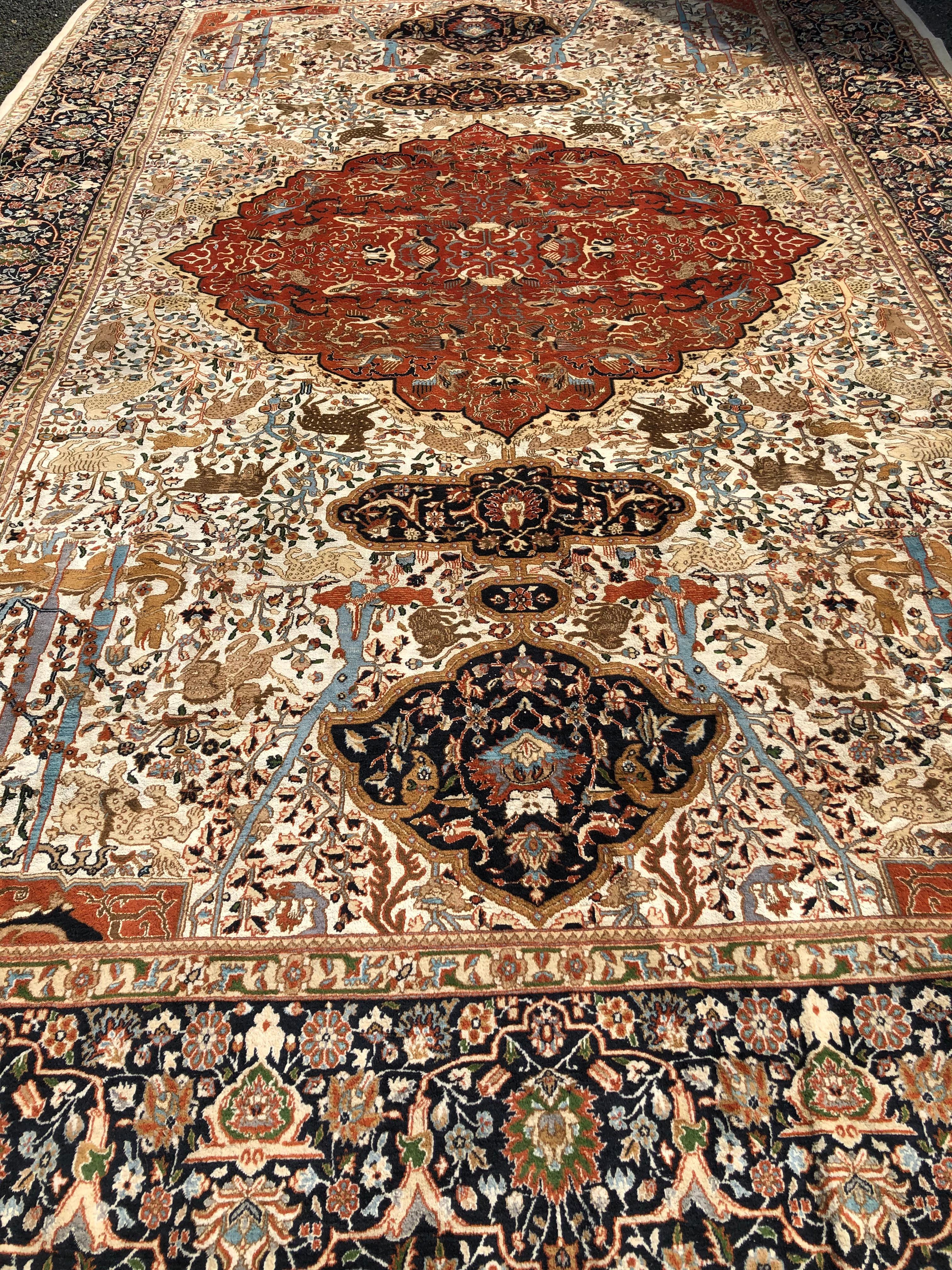 Late 20th Century Large Richly Patterned Area Rug in Earth Tones For Sale