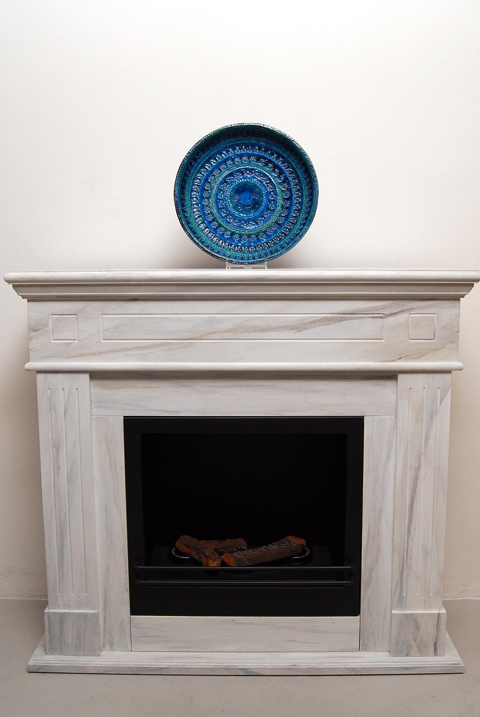 Unusual large Mid-Century Modern rimini blue glazed ceramic bowl / plate designed by Aldo Londi and manufactured by Bitossi. Handcrafted in Italy with a geometric design and in a glazed vibrant turquoise and cobalt blue. Lovely to be used as