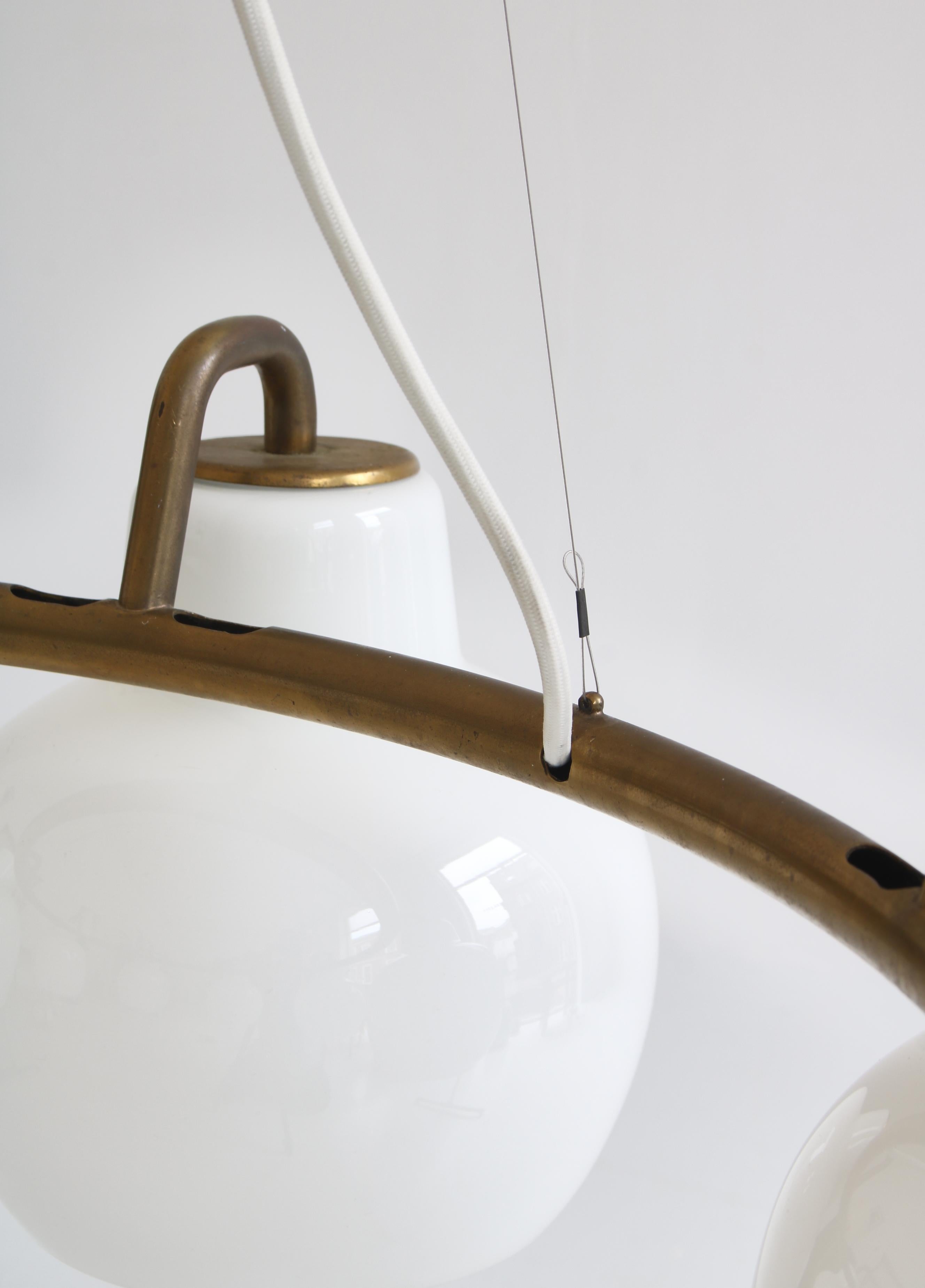 Large Ring Chandelier in Brass by Vilhelm Lauritzen Made at Louis Poulsen, 1960s In Good Condition In Odense, DK