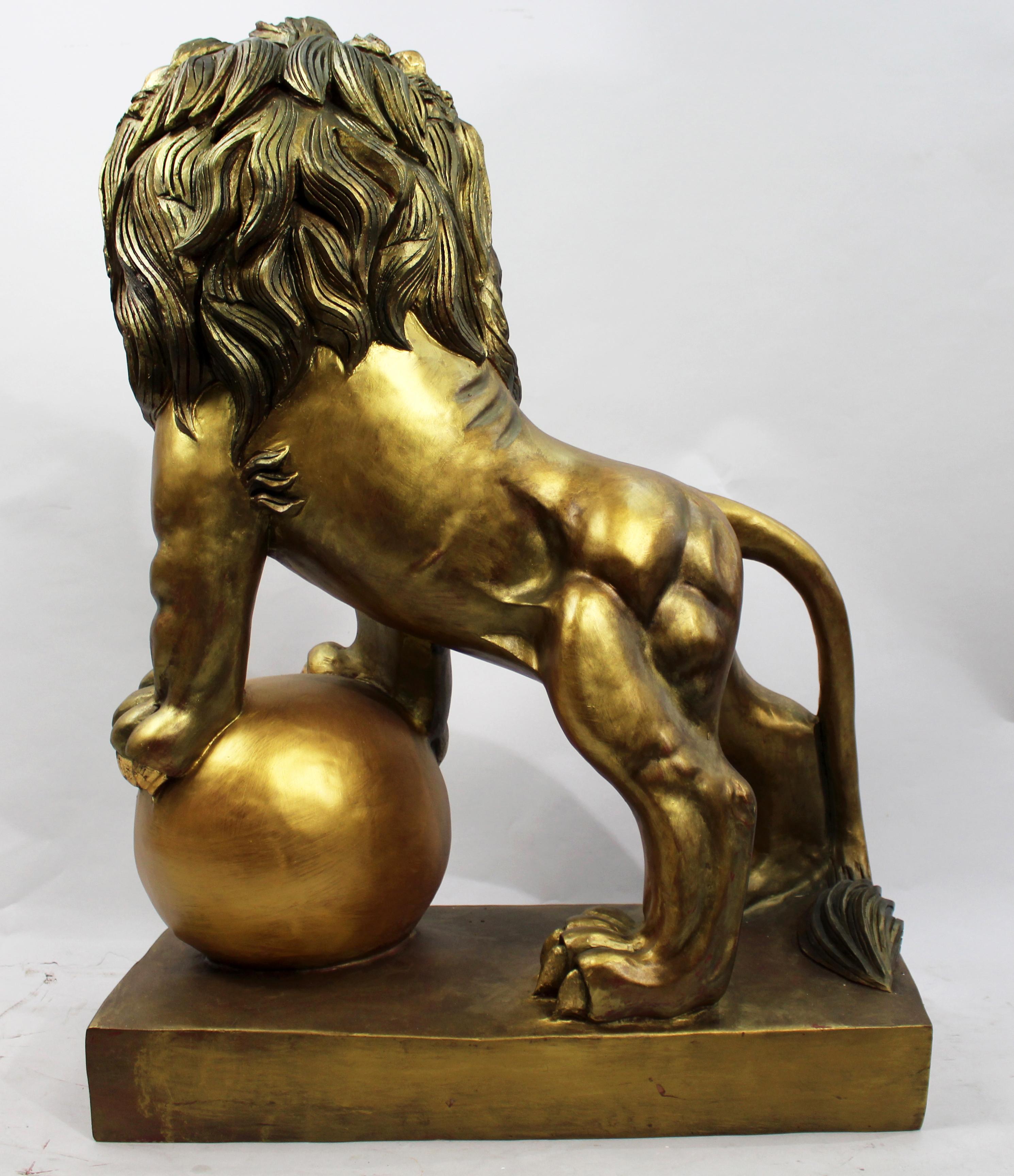 Große brüllende Löwenskulptur mit goldfarbener Oberfläche im Angebot 2