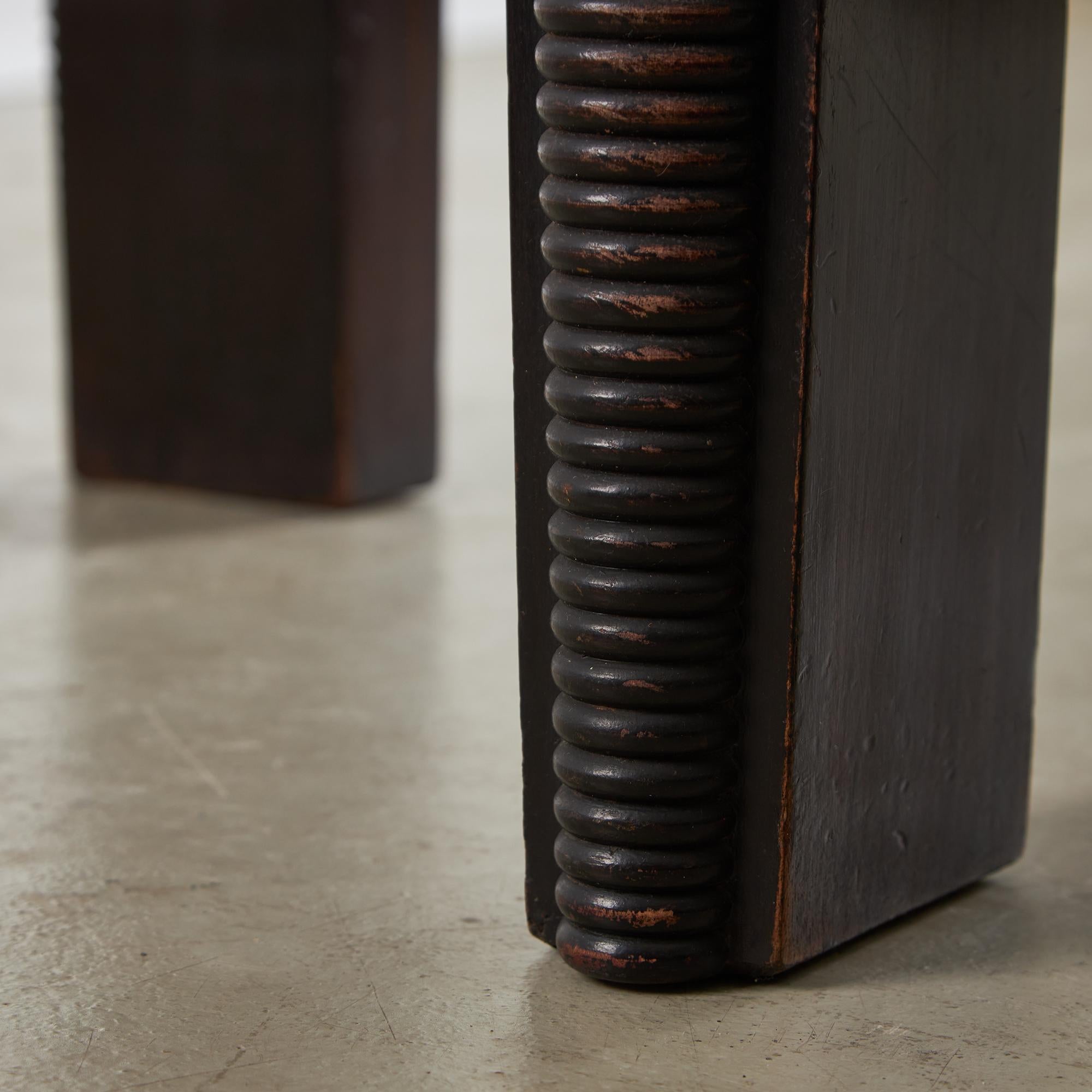 Fin du 20e siècle Grande table Robust Dinig avec pieds sculptés et plateau en verre en vente