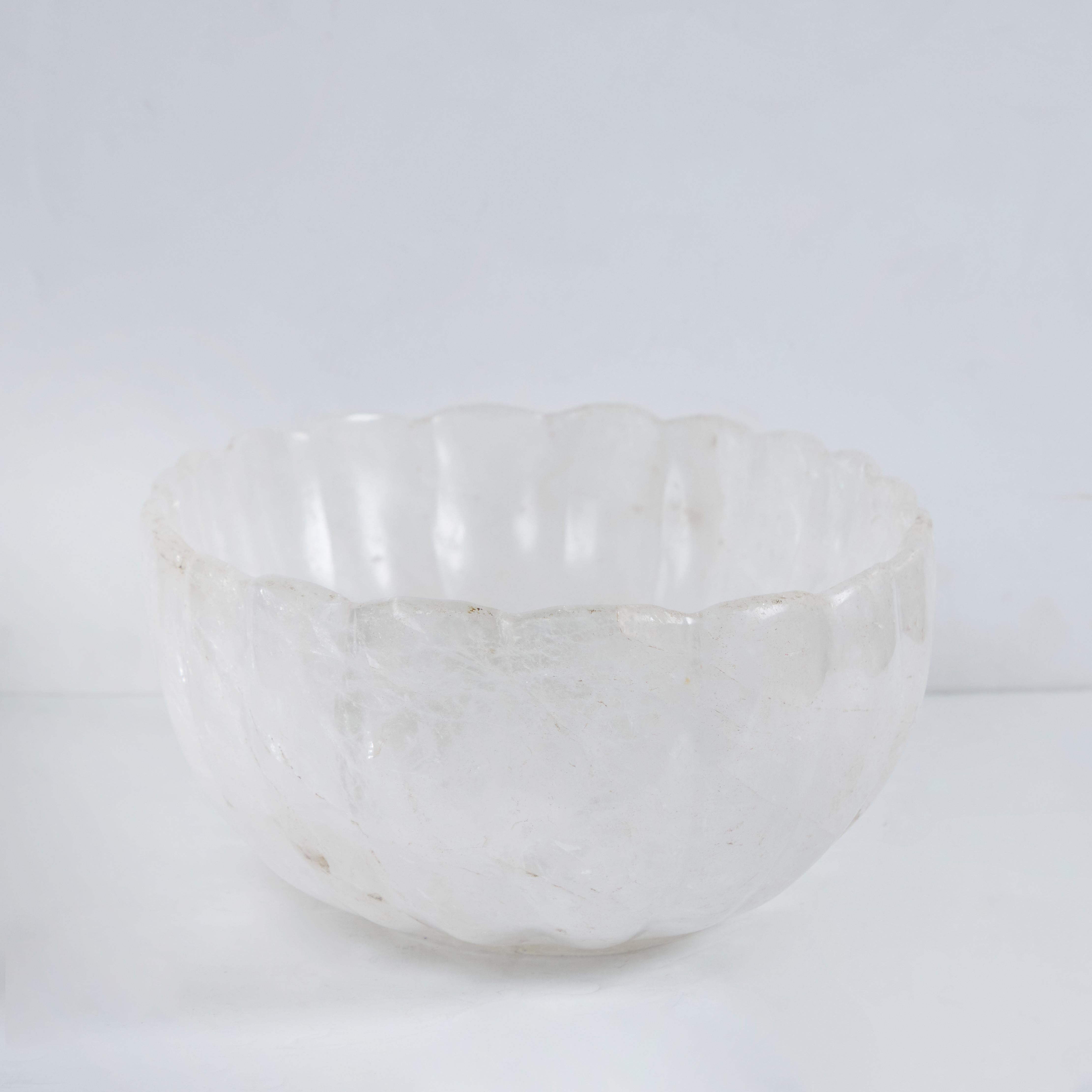 Sculpté à la main Grand bol ovale en cristal de roche en vente