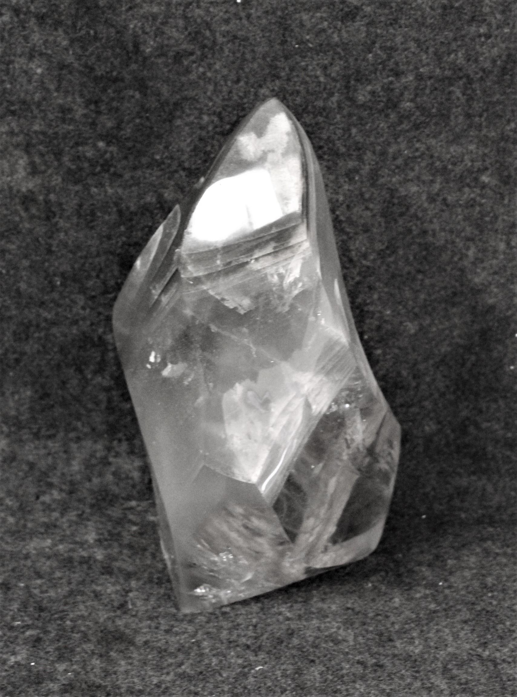 Brésilien Grand spécimen de cristal de roche, forme unique en vente