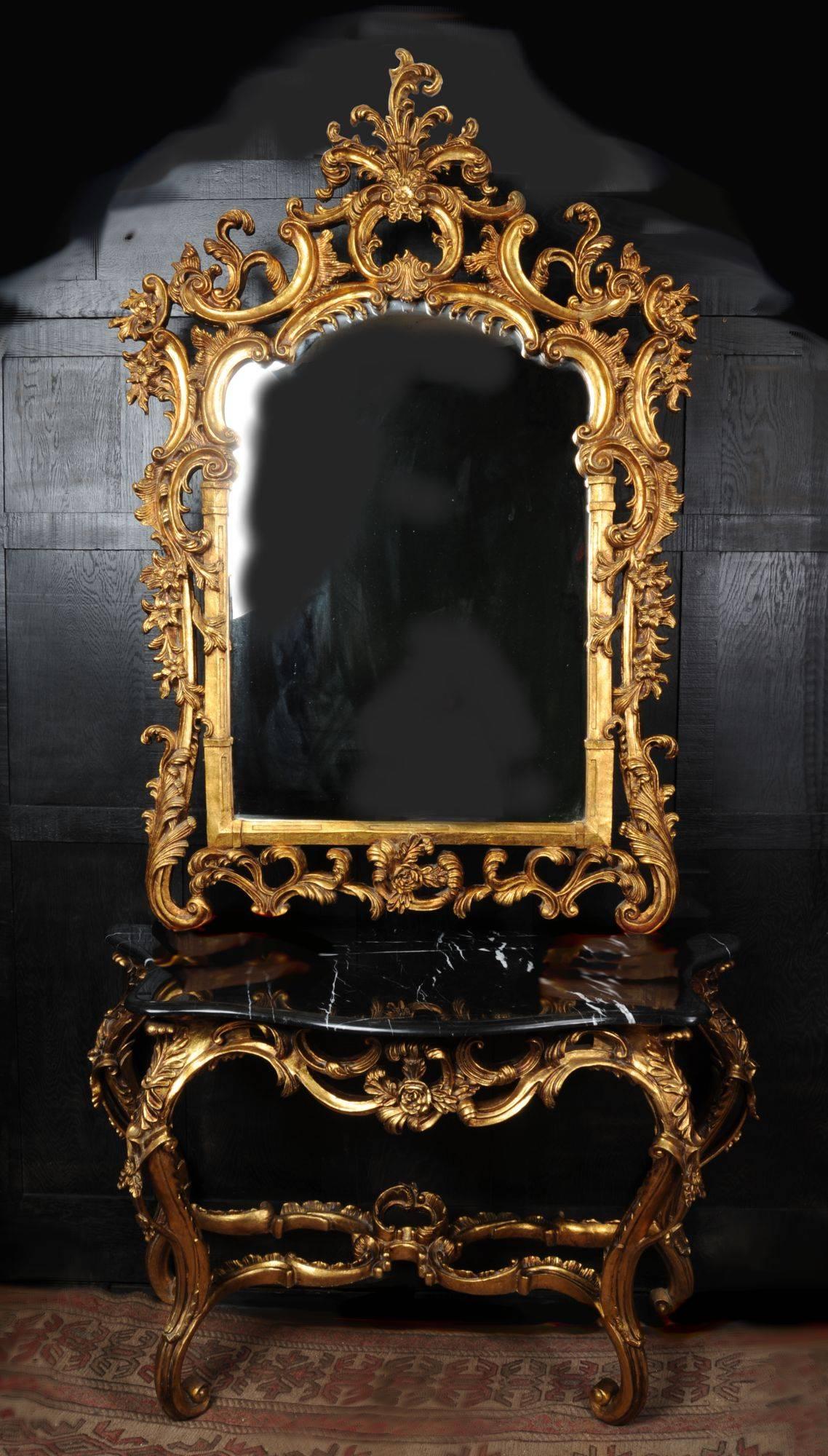 20th Century Large Rococo Carved Giltwood Mirror