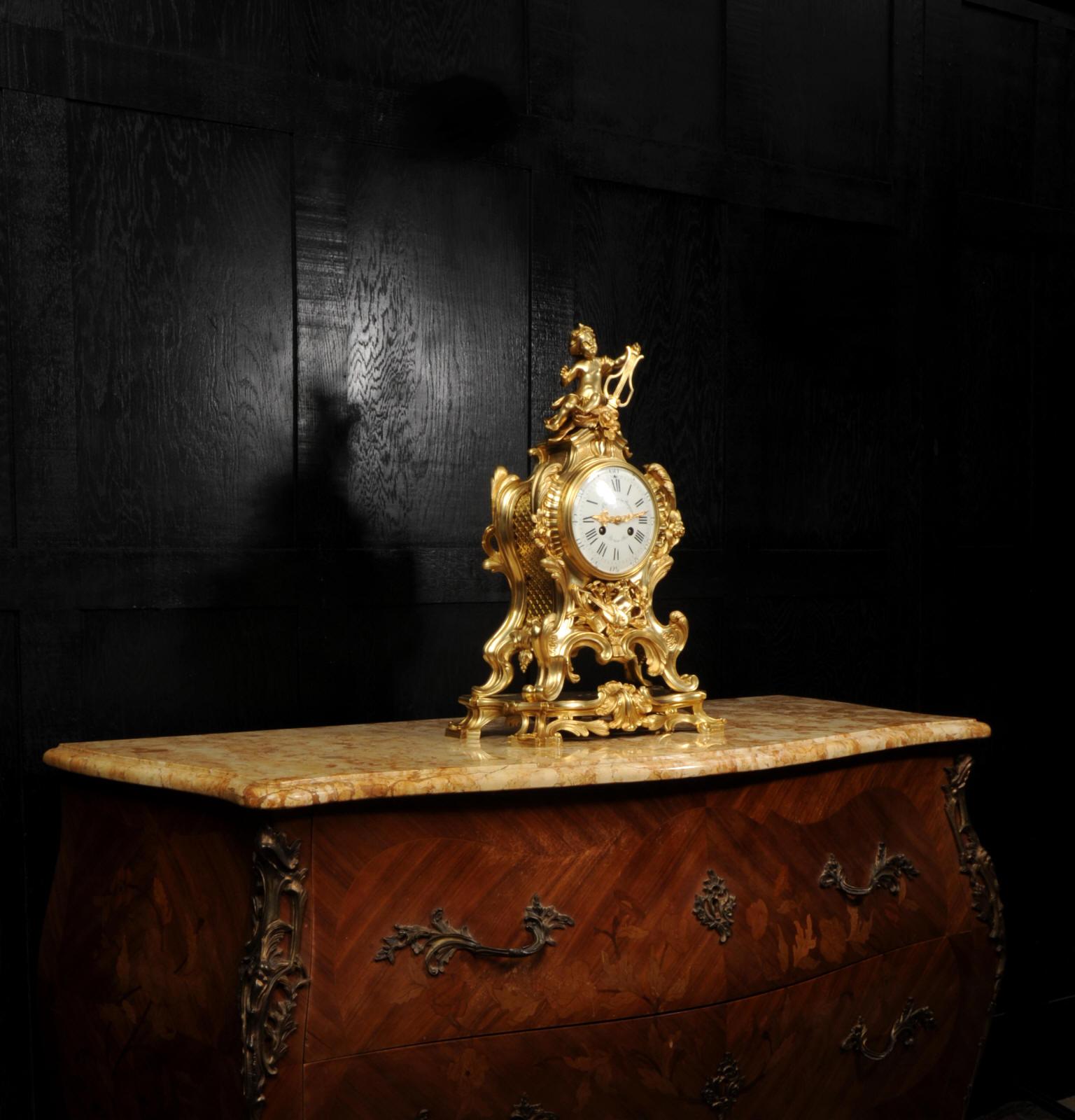 Bronze doré Grande horloge française ancienne de style rococo en bronze doré - Genius of Music en vente