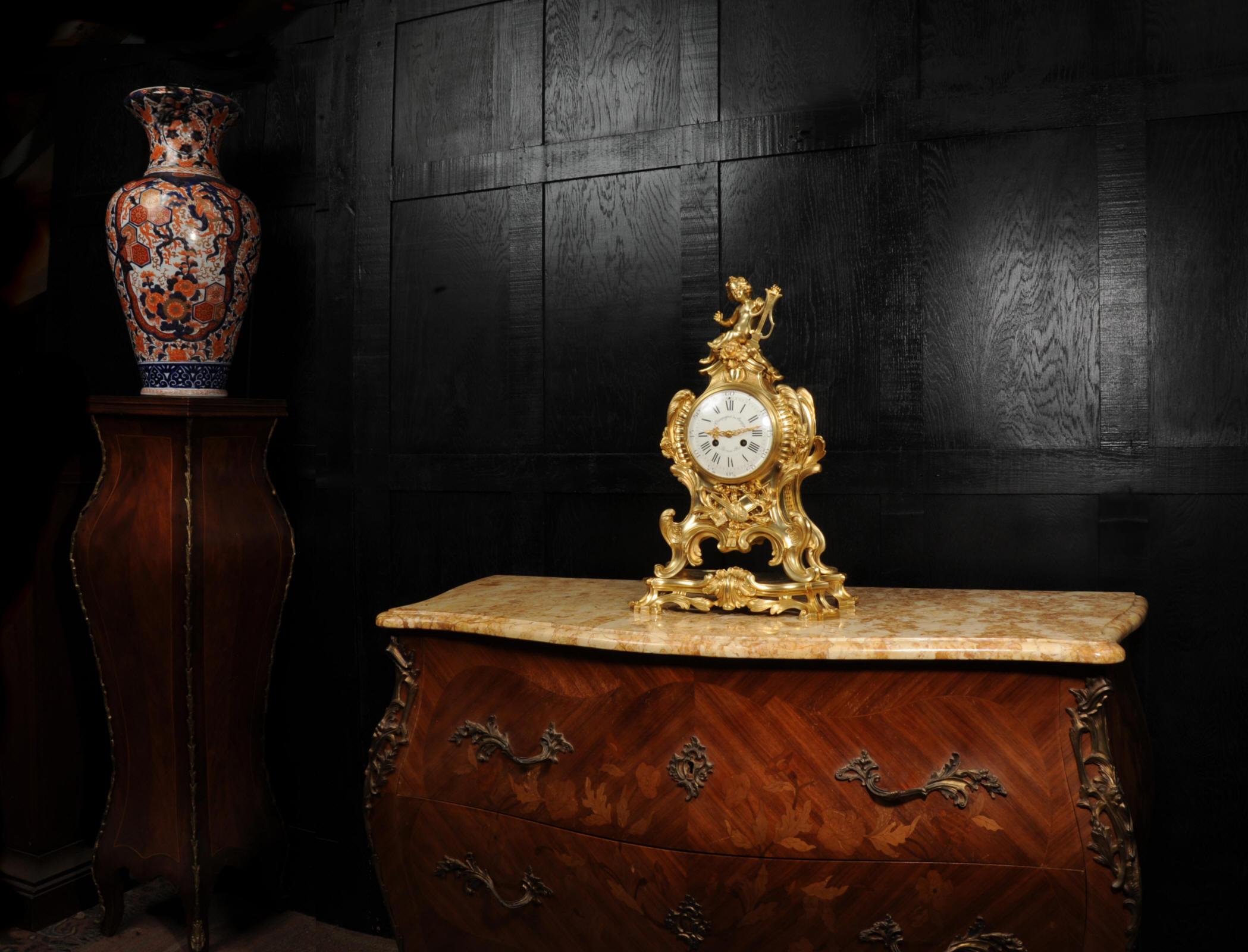 Grande horloge française ancienne de style rococo en bronze doré - Genius of Music en vente 1