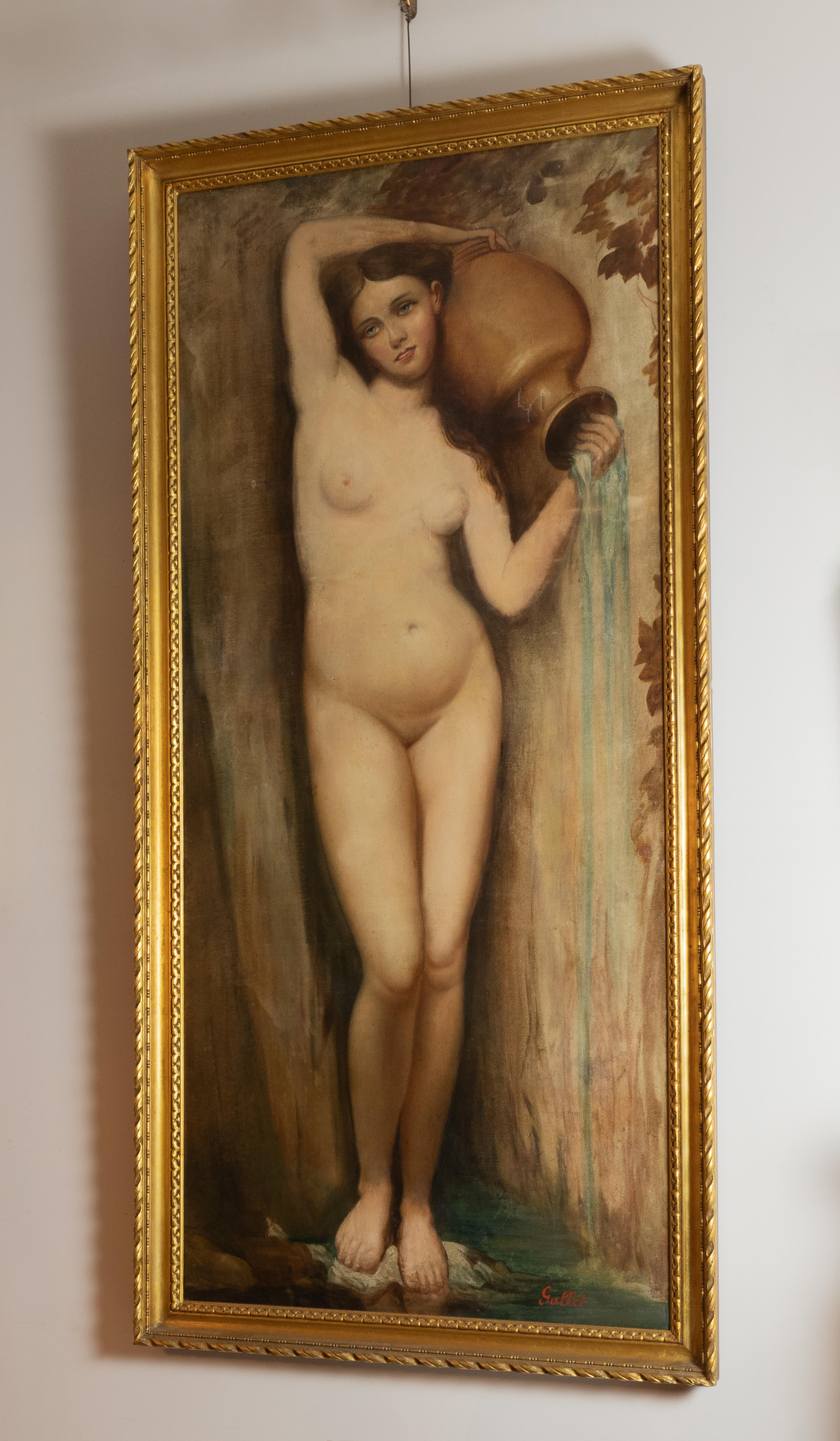 Dieses große Gemälde von Louis Jacques Gallet (1873-1955) zeigt die idealisierte weibliche Form, die von der präraffaelitischen Bewegung beeinflusst ist. 
Das Motiv, eine nackte Frau, die eine Amphore hält, ist ein Beispiel für den Stil des