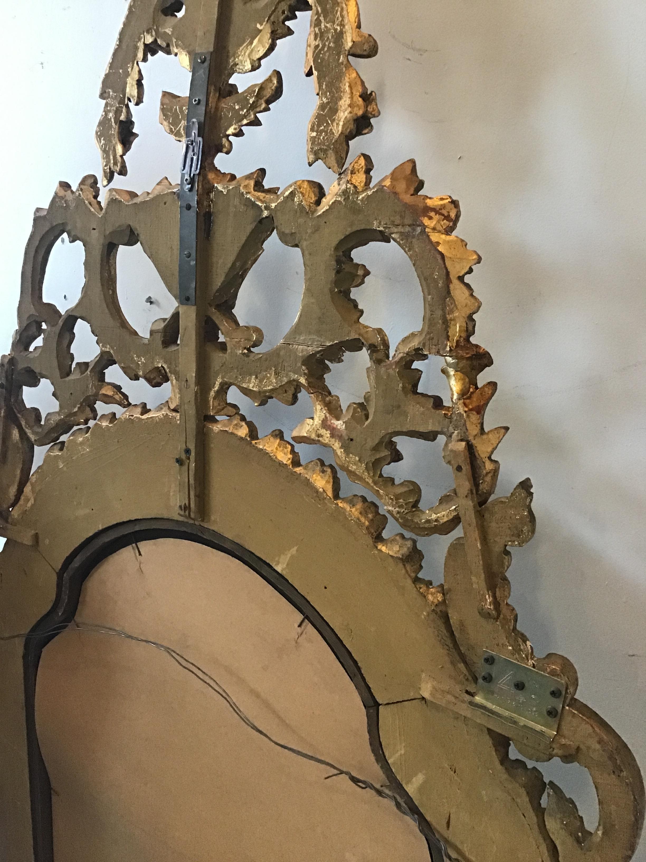 Large Rococo Style Italian Carved Wood Gilt Mirror For Sale 8