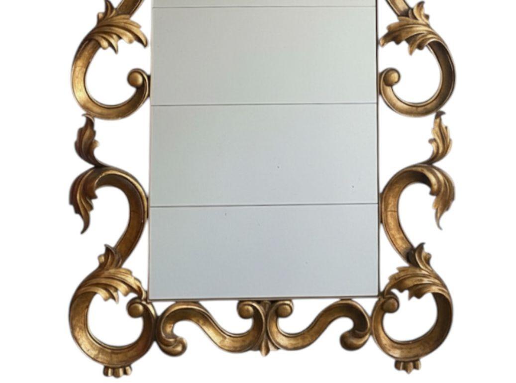 Grande specchio in stile rococò con cornice dorata e Antique Mirror. USA, 21° secolo In condizioni buone in vendita a Los Angeles, CA