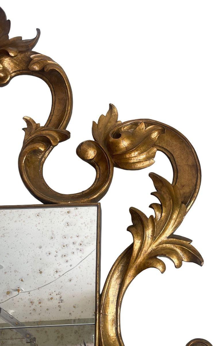 XXI secolo e contemporaneo Grande specchio in stile rococò con cornice dorata e Antique Mirror. USA, 21° secolo in vendita