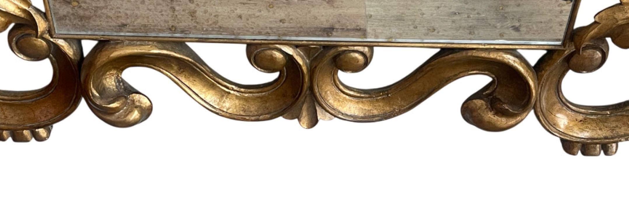 Grande specchio in stile rococò con cornice dorata e Antique Mirror. USA, 21° secolo in vendita 2