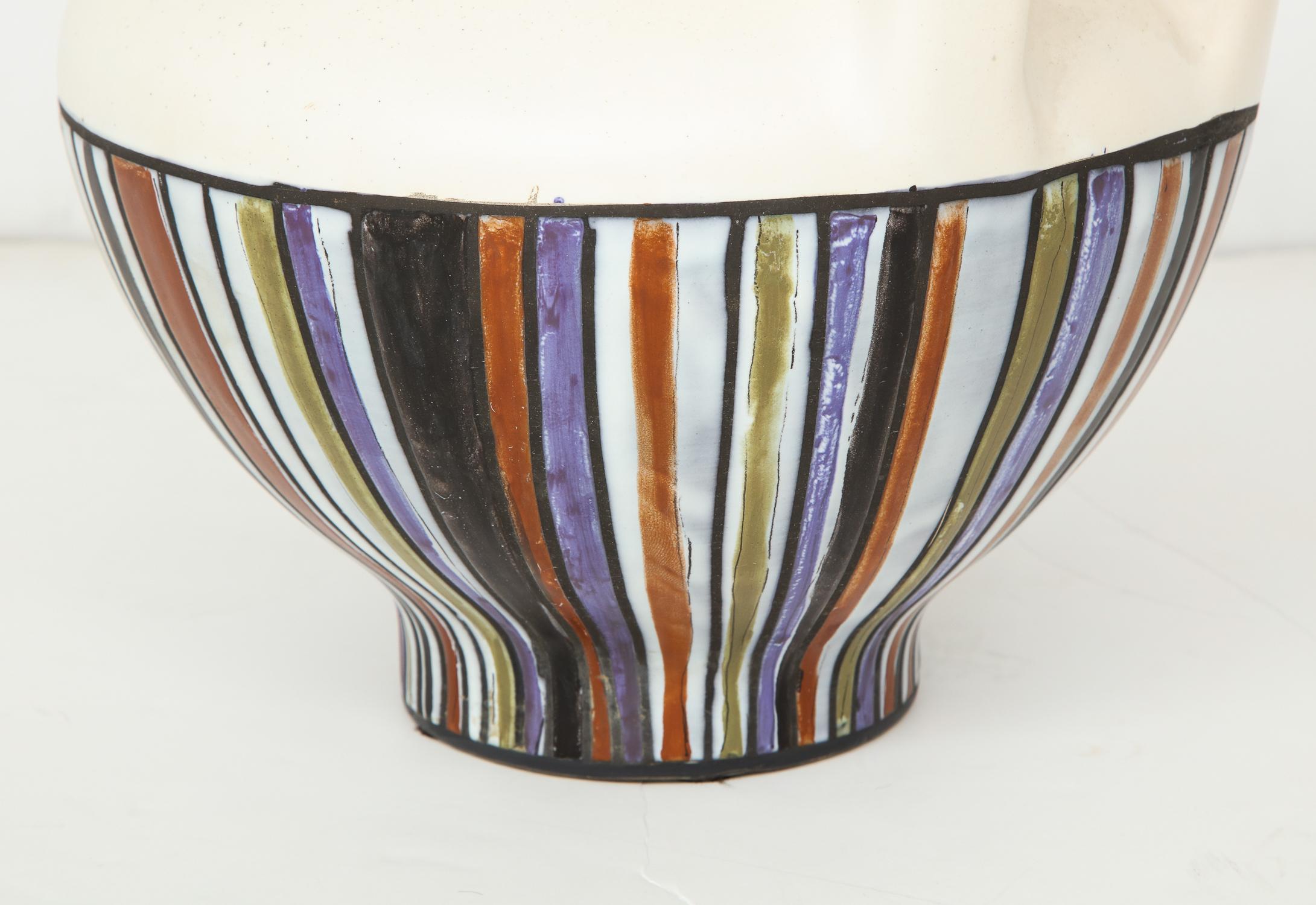 Große Roger Capron Oreilles-Vase mit polychromer Dekoration (Mitte des 20. Jahrhunderts)