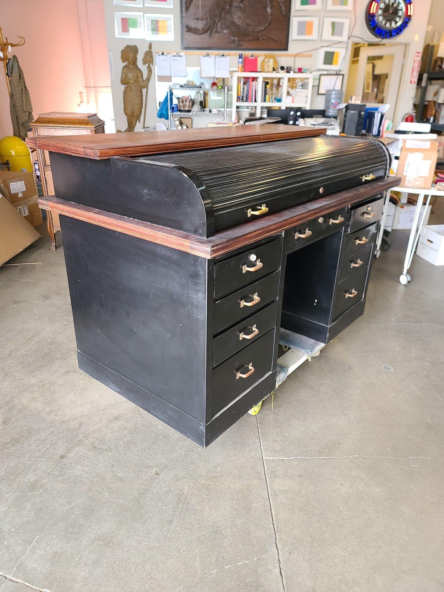 Large Roll Top Metal Tanker Desk w/ Brass Detailing In Excellent Condition For Sale In Van Nuys, CA