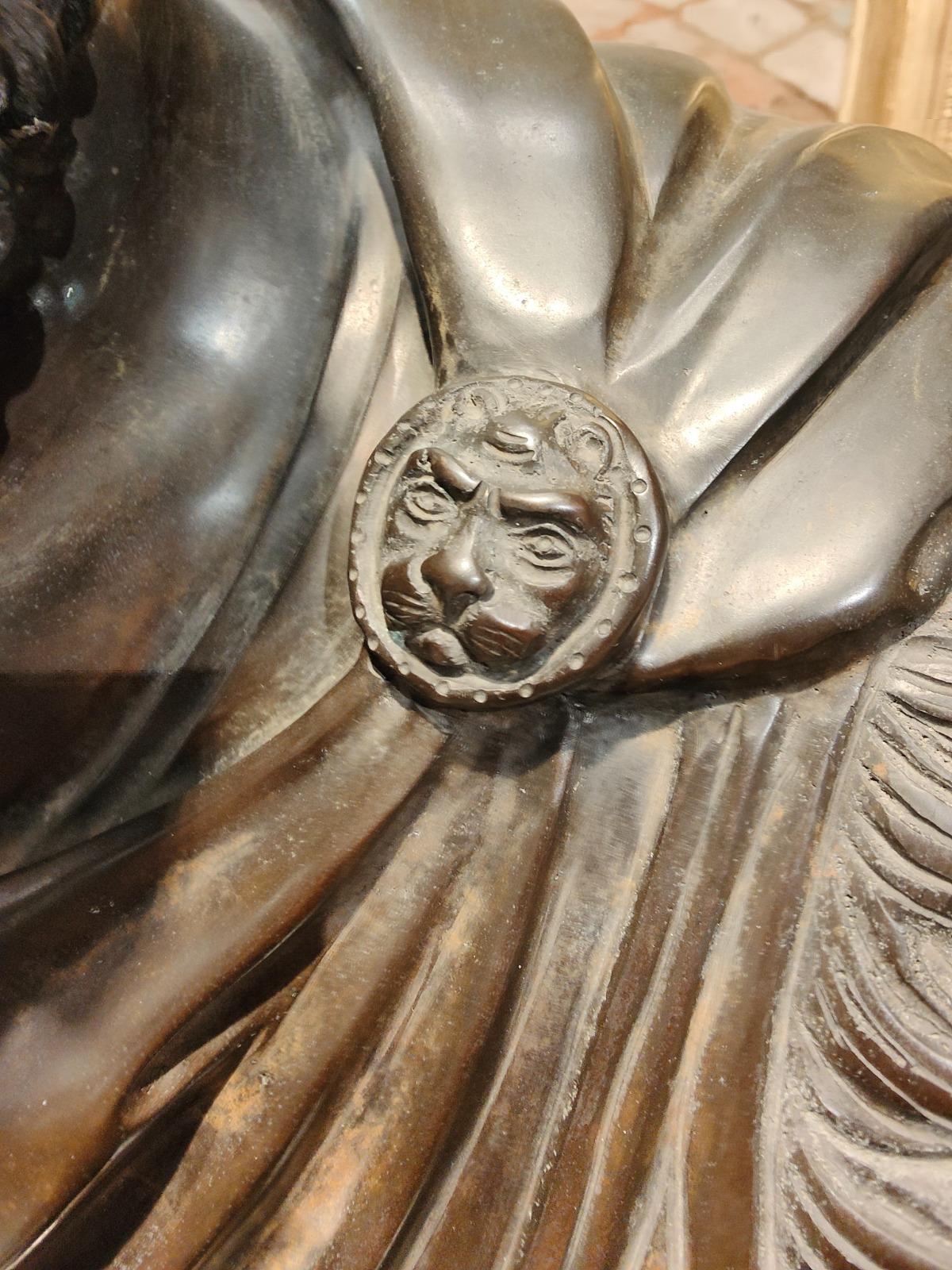 Grand buste d'empereur romain en bronze du 19ème siècle en vente 2