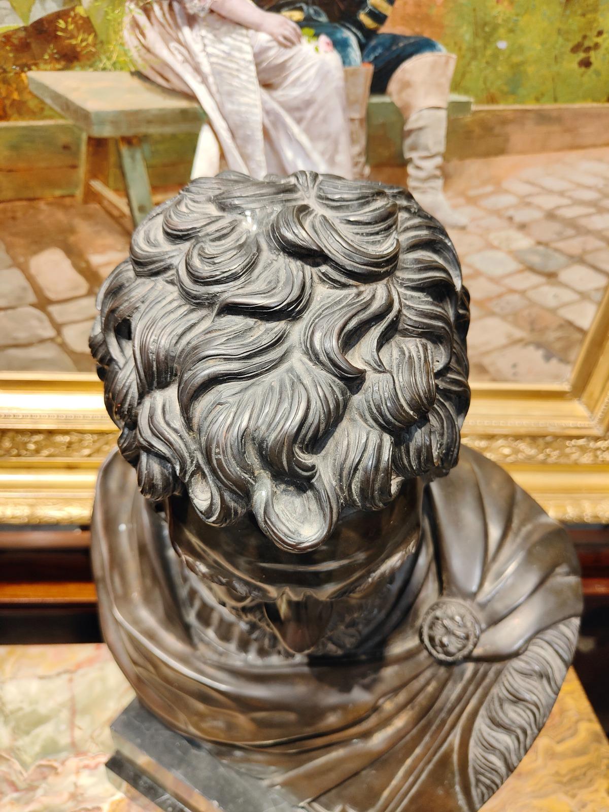 Grand buste d'empereur romain en bronze du 19ème siècle en vente 4