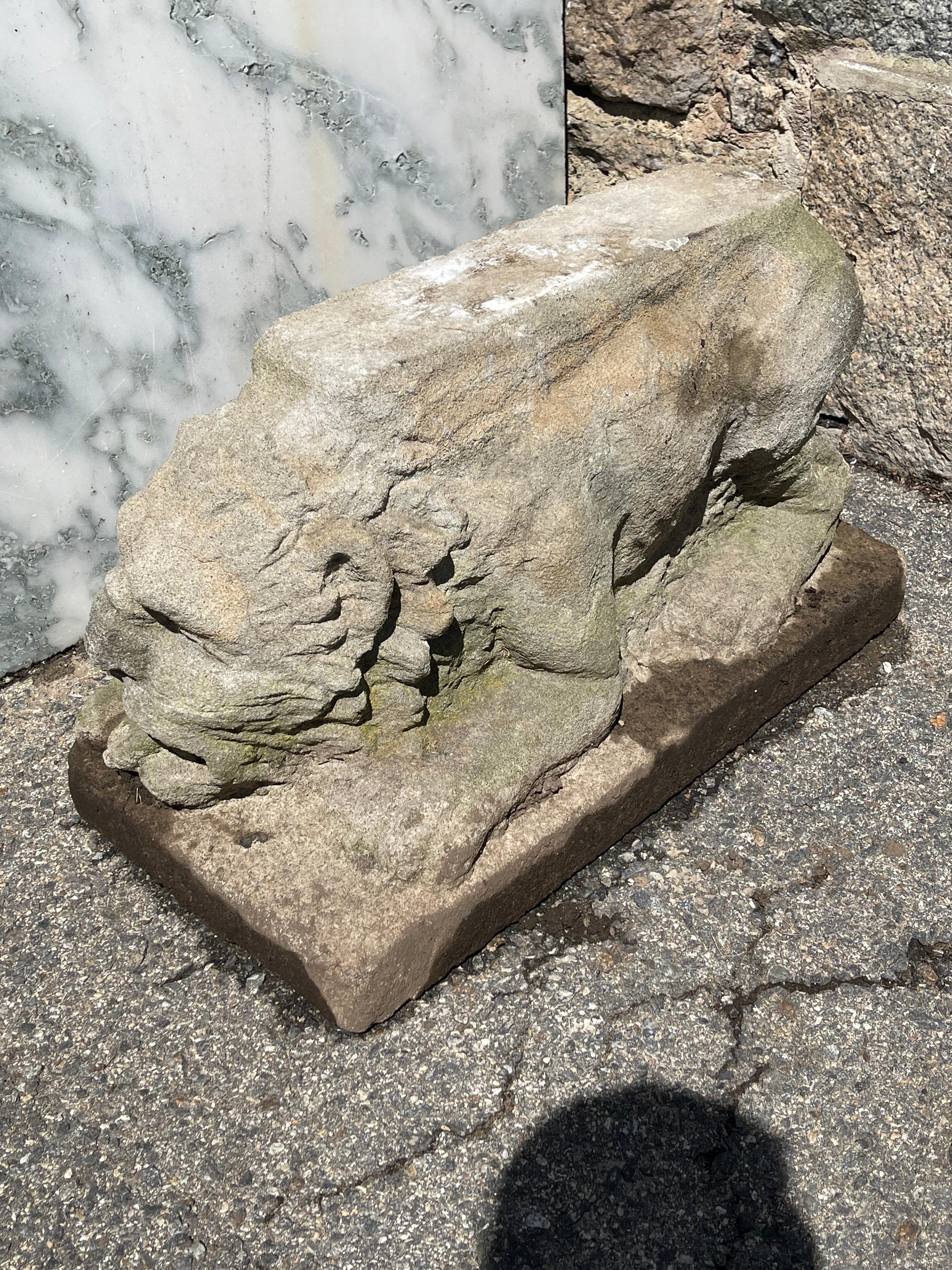 Großer neoklassizistischer Zistern oder Pflanzgefäß aus römischem Marmor aus dem Schloss Carcassonne im Angebot 6