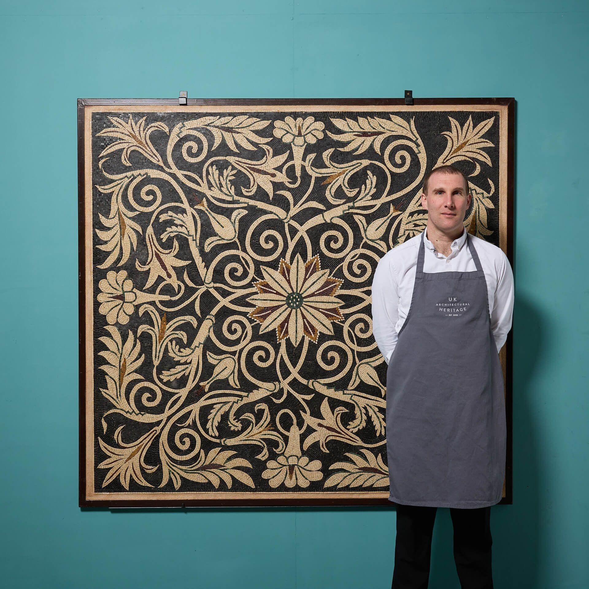 Un espectacular tapiz de mosaico floral de estilo romano de 1,7 m x 1,6 m, ¡seguro que impresionará en las paredes de cualquier hogar!

Elaborado por expertos con pequeñas piezas de teselas, este gran mosaico de azulejos de pared representa un