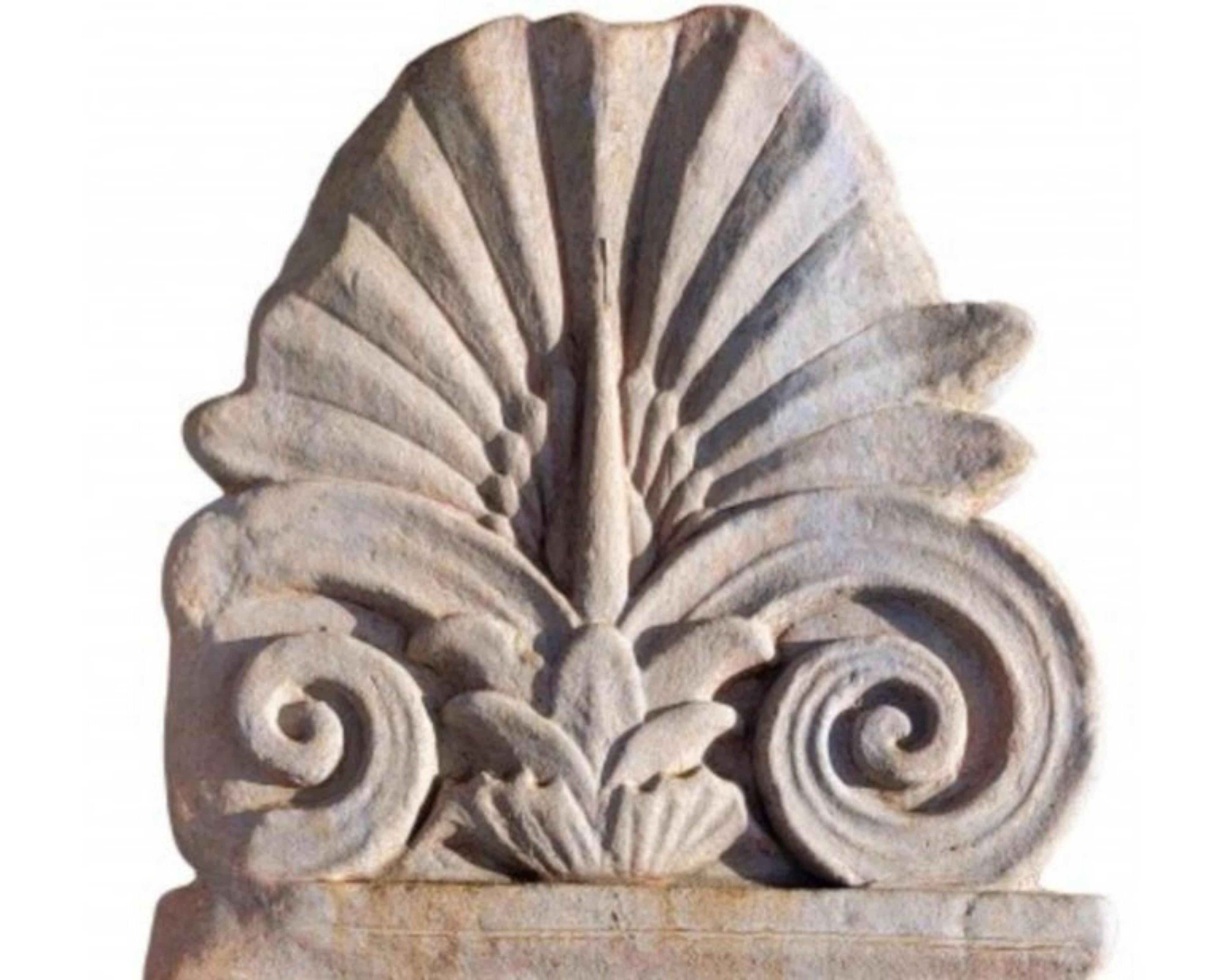 Grand antéfixe romain en terre cuite du début du 20e siècle
Italie
Mesures : hauteur 83cm
largeur 39 cm
épaisseur 4cm
poids 8kg
matériau : terre cuite
Bonnes conditions.