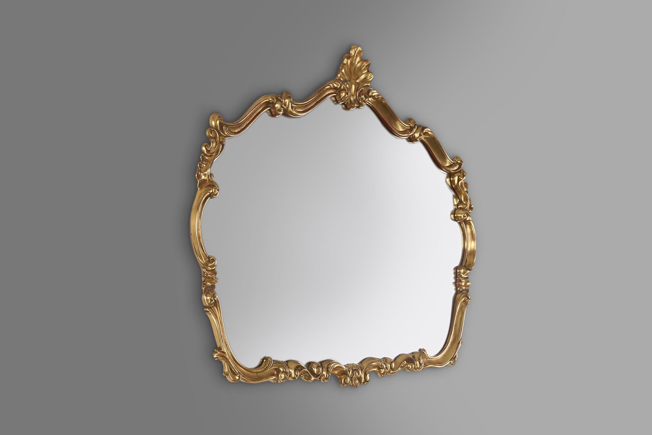 Belgium / 1970 / mirror / Deknudt / resin / romantic / antique

A large and luxuriously decorated mirror by Deknudt, made in Belgium around 1970. The mirrors frame was made in resin with gilded romantic ornaments.This stunning gold mirror with