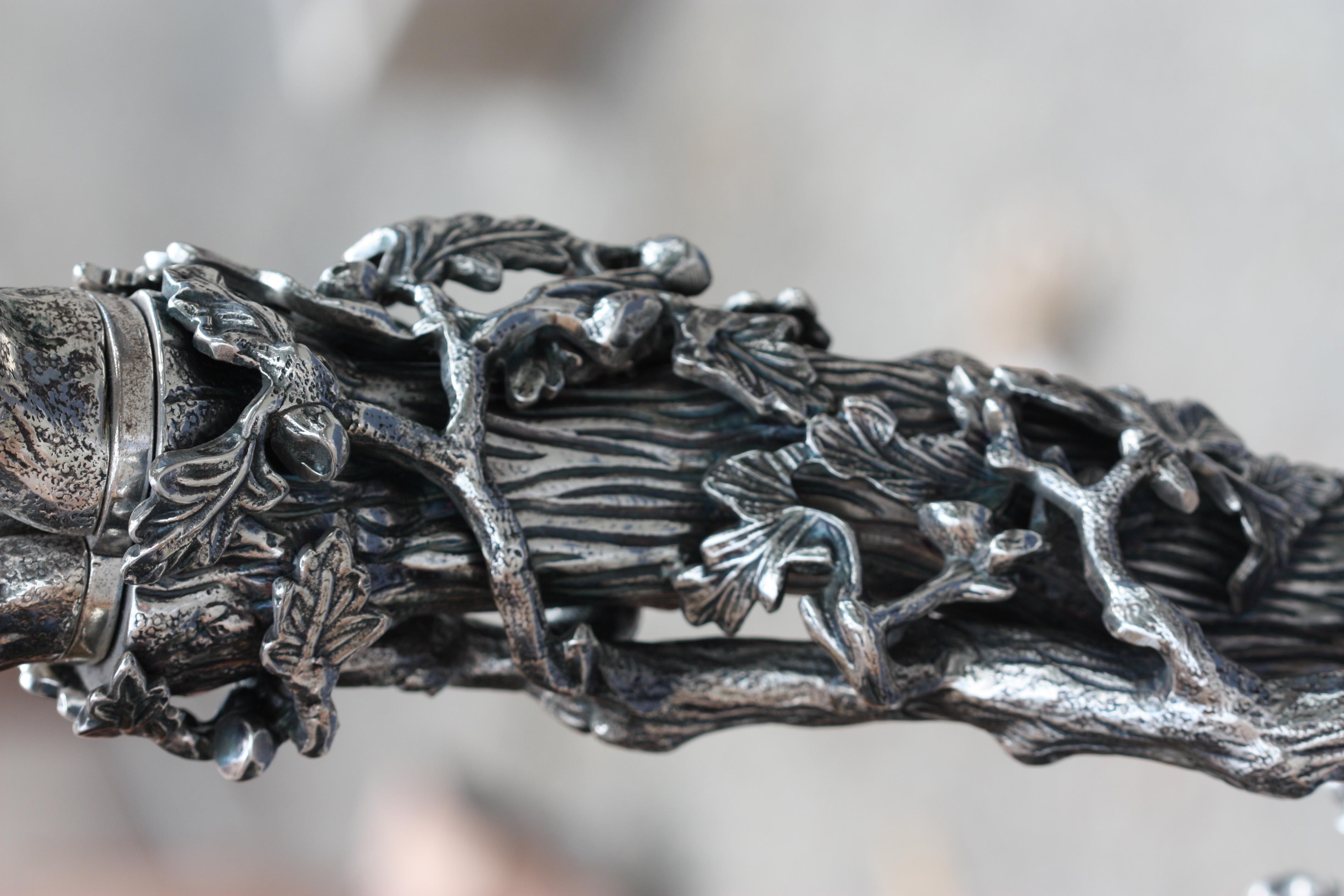 Großer romantischer versilberter Metallkandelaber mit sechs Lichtern (Silber) im Angebot