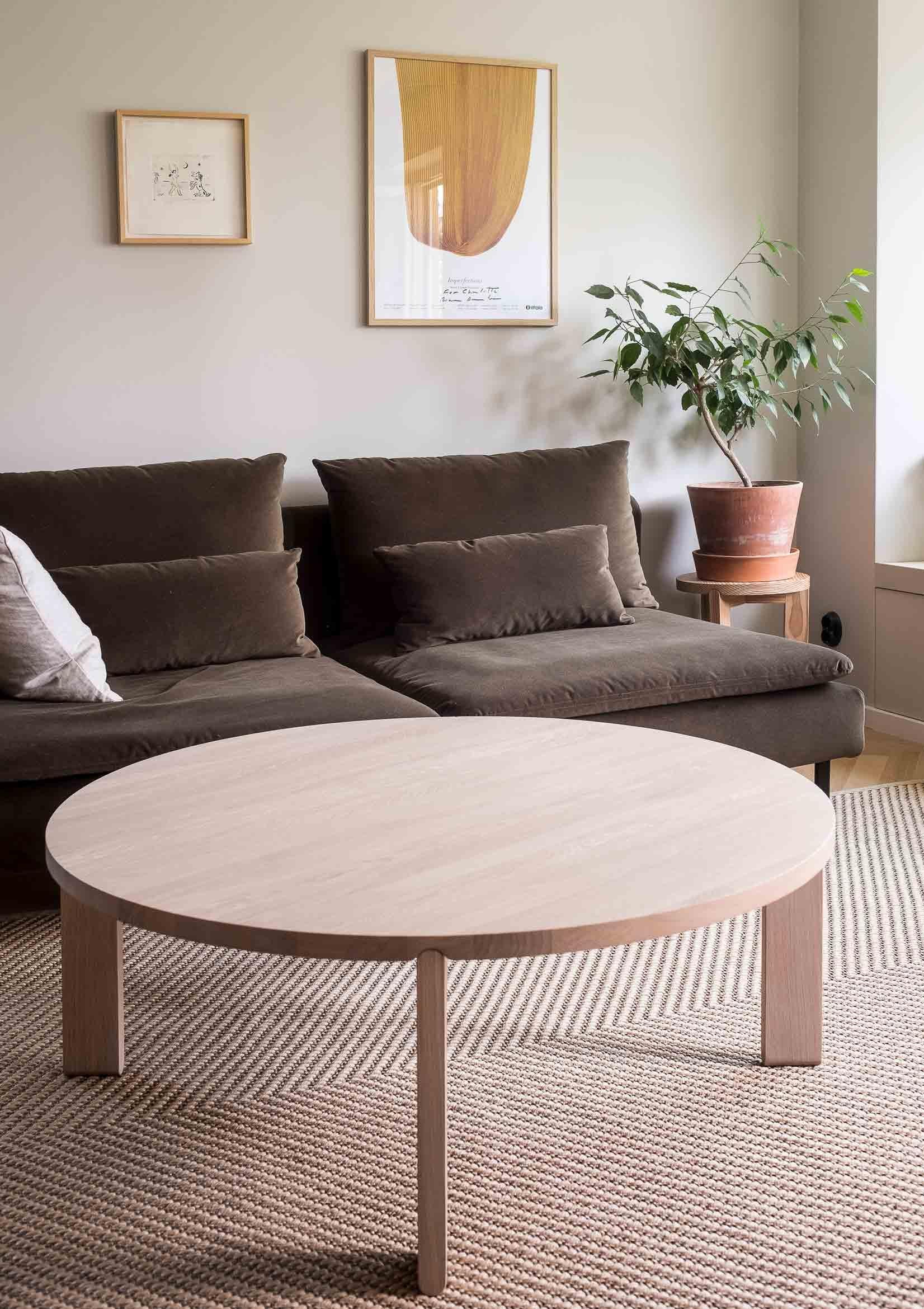 Large Rond Coffee Table by Storängen Design In New Condition For Sale In Geneve, CH