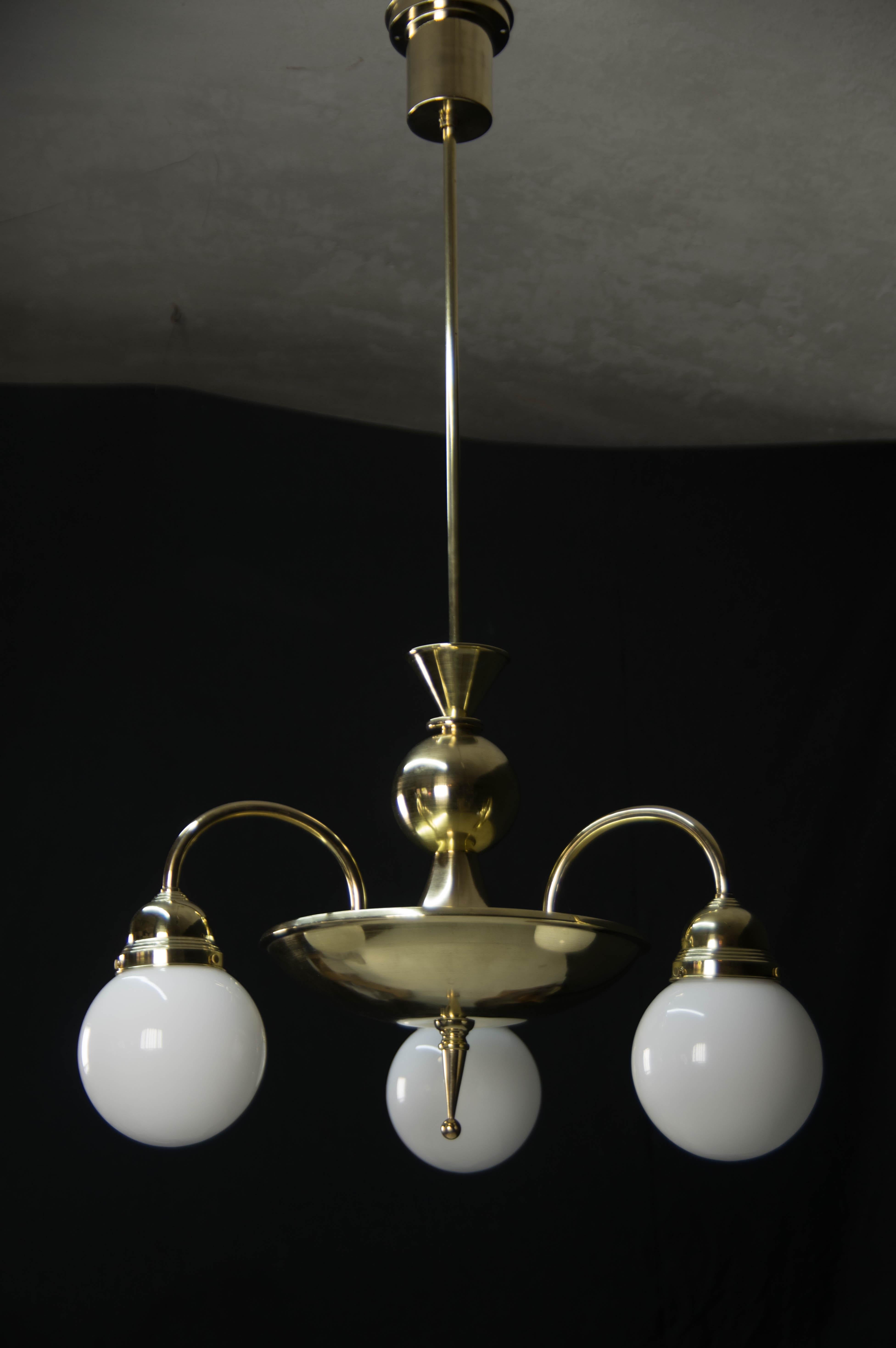 Mid-20th Century Large Rondocubistic Brass Chandelier For Sale