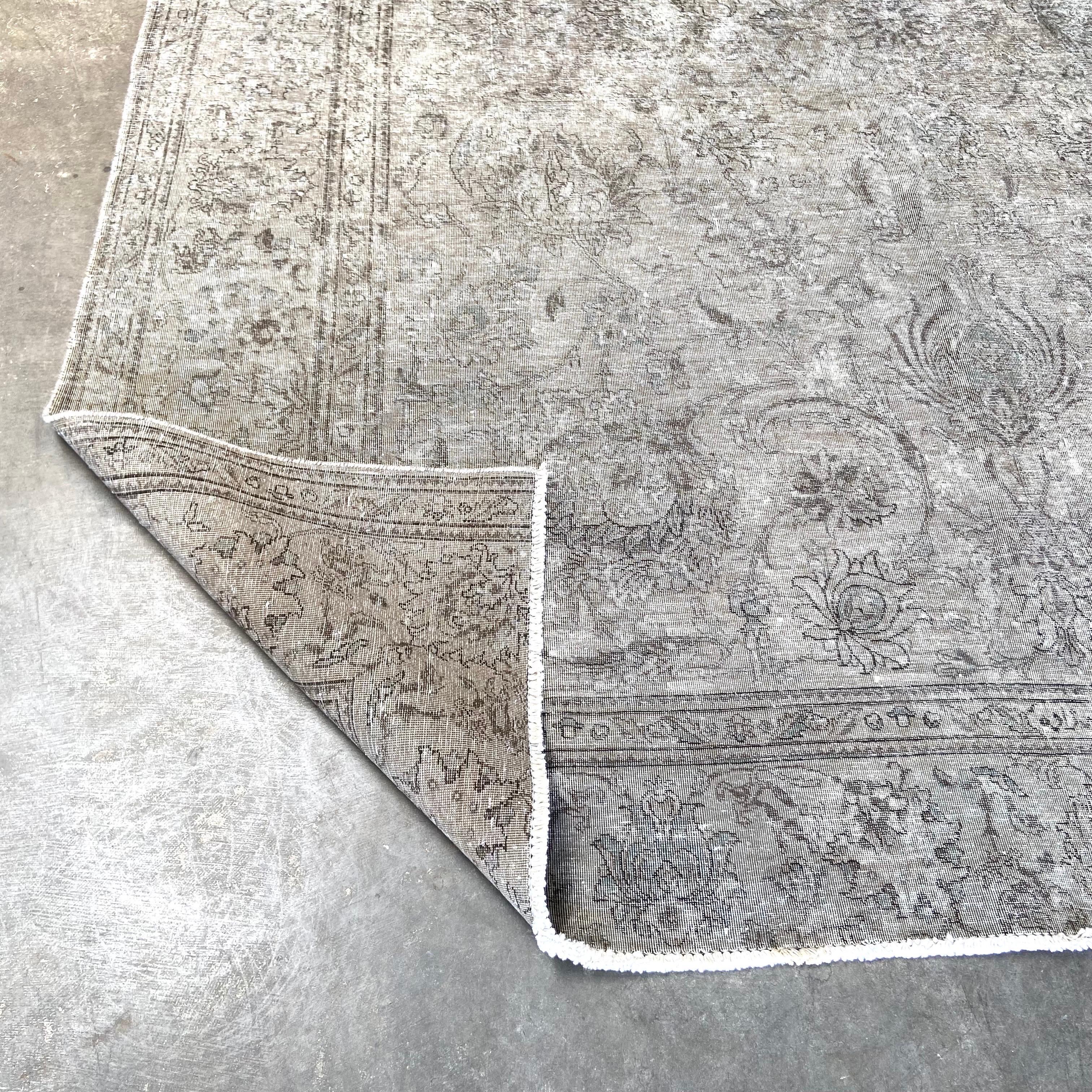 Geometrischer türkischer Teppich in Zimmergröße (Wolle) im Angebot