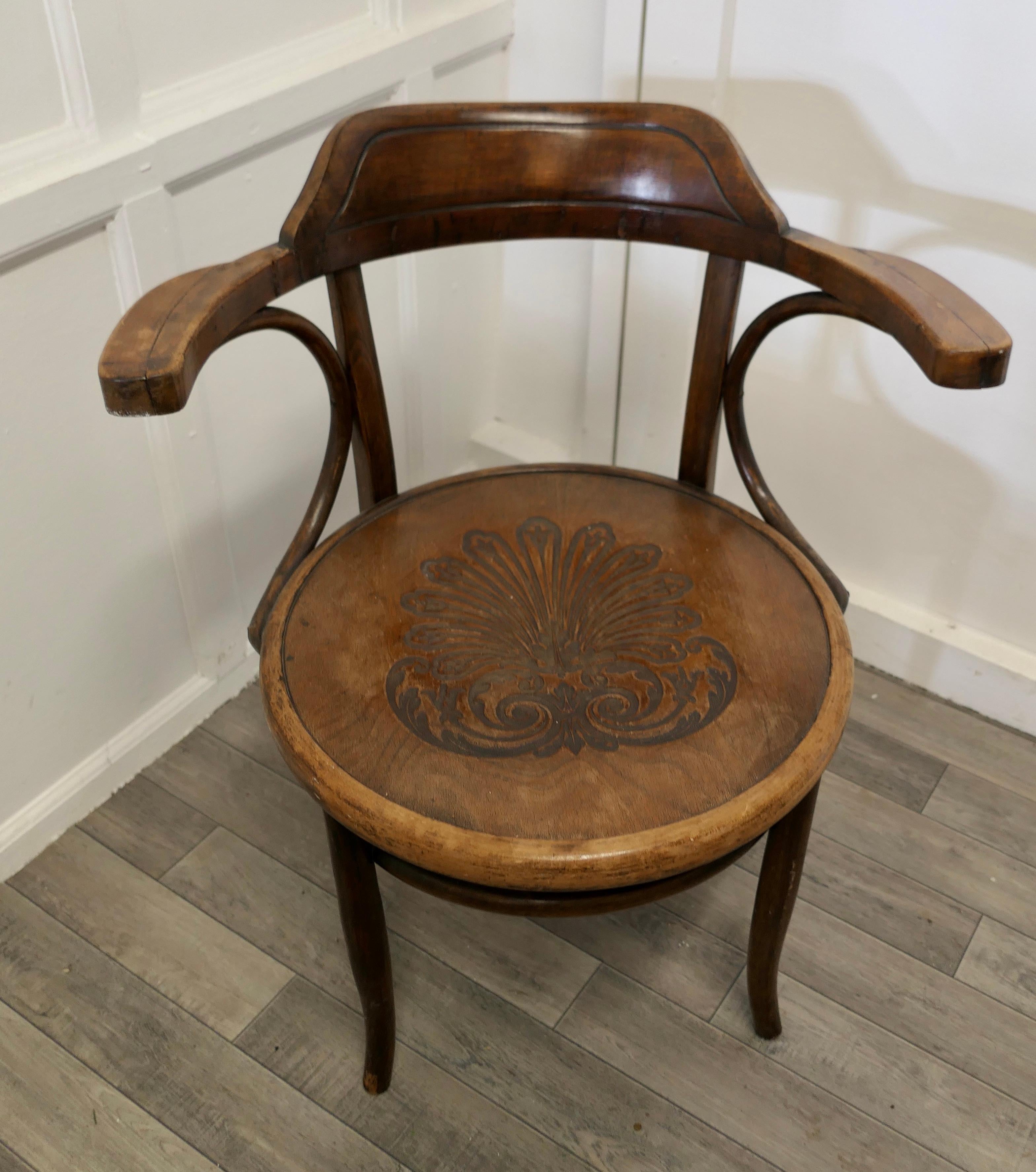 Arts and Crafts Large Roomy Bentwood Carver Chair