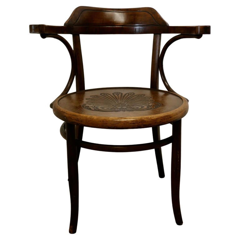 Large Roomy Bentwood Carver Chair For Sale at 1stDibs