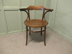Large Roomy Bentwood Carver Chair This is a rare and charming piece