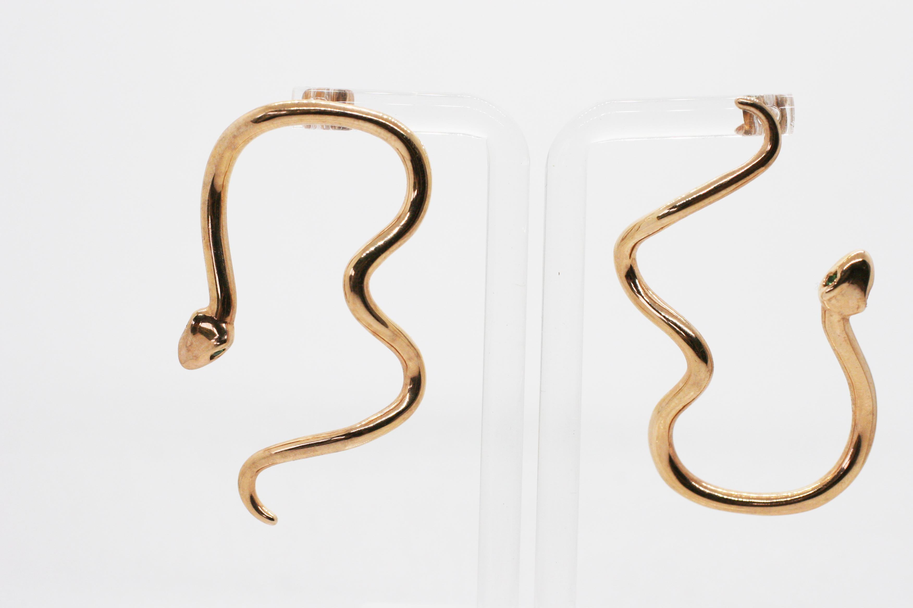 Large Rose Gold Plated Sterling Sliver Signature Snake Hoops feature two oversize curved snakes that frame the face in alternating directions with green tsavorite eyes
Includes earring backings
Sold as a Pair