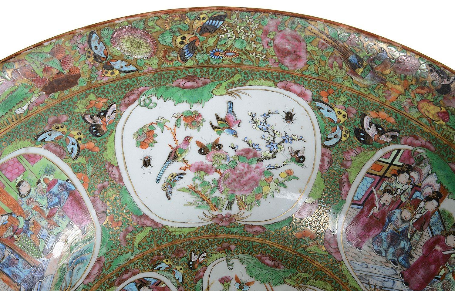 Dipinto a mano Large Rose Medallion Bowl, C19th 19