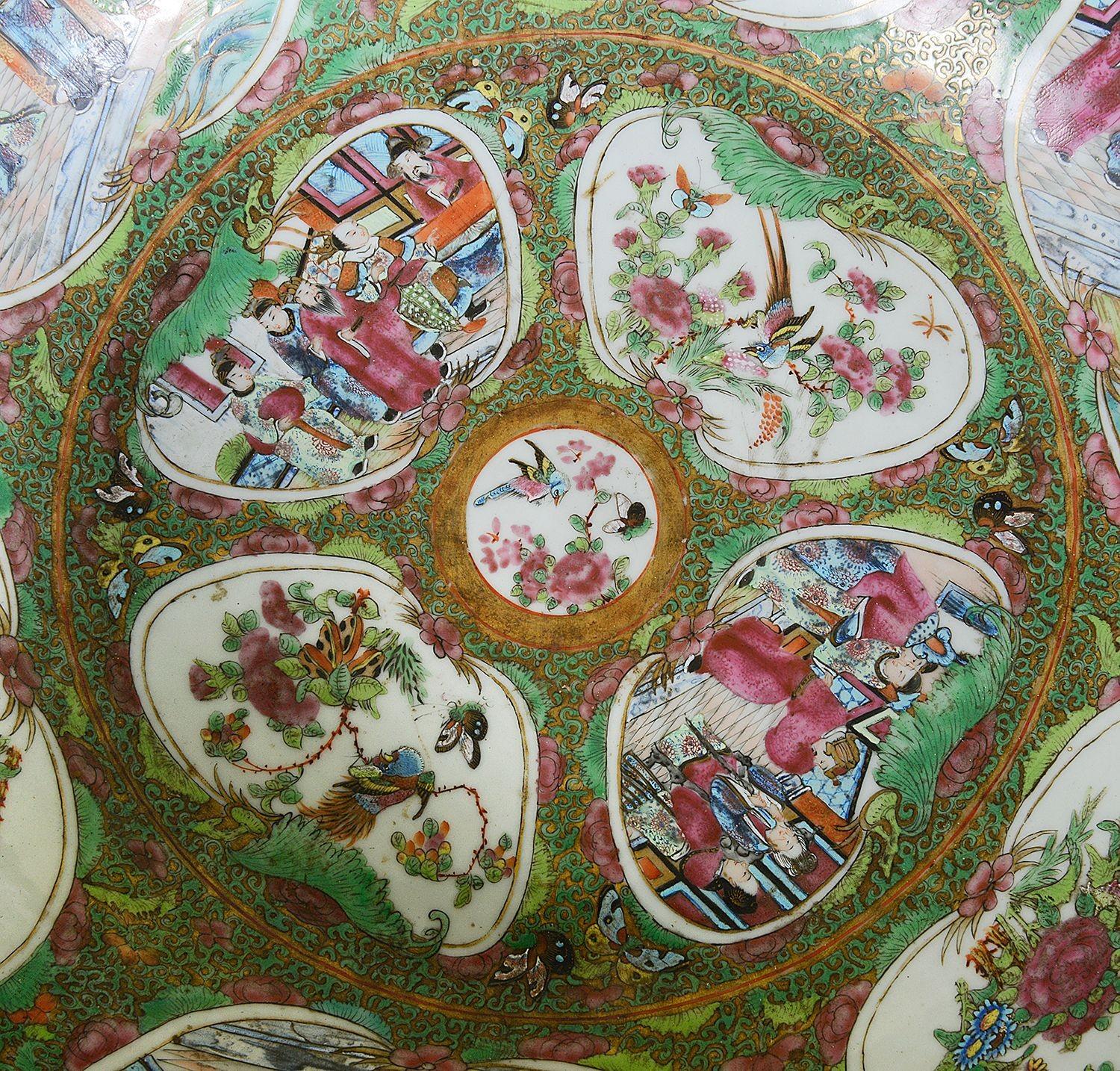 XIX secolo Large Rose Medallion Bowl, C19th 19