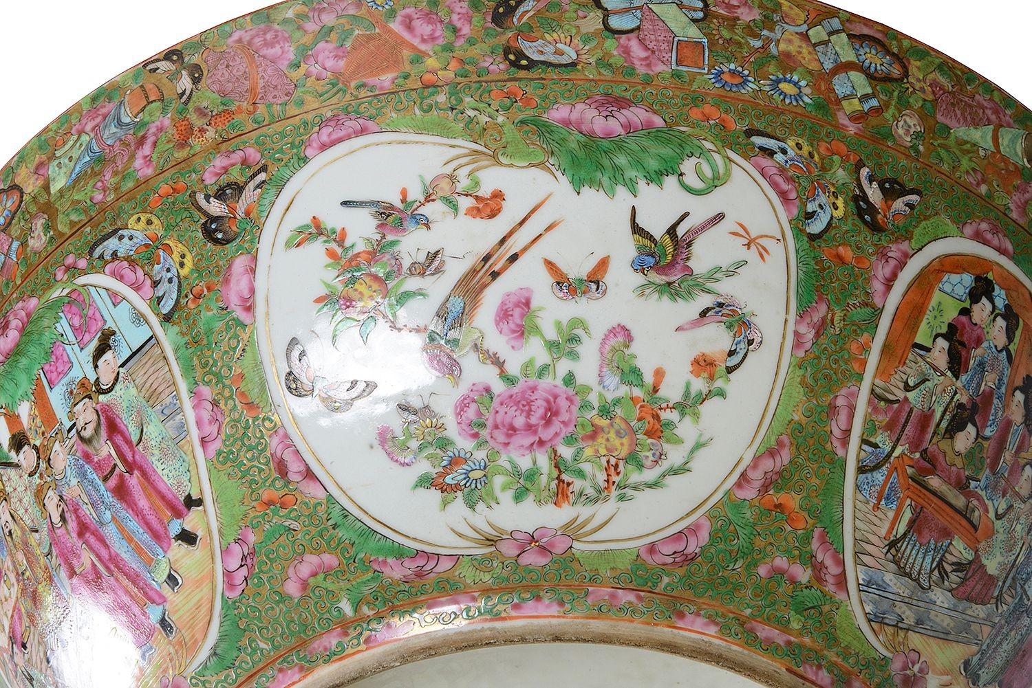 Large Rose Medallion Bowl, C19th 19