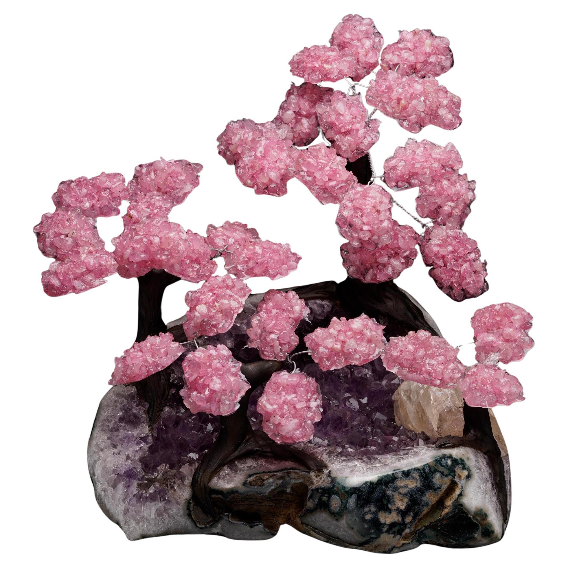Grandes Árboles de Piedra Preciosa de Cuarzo Rosa sobre Amatista con Selenita en venta