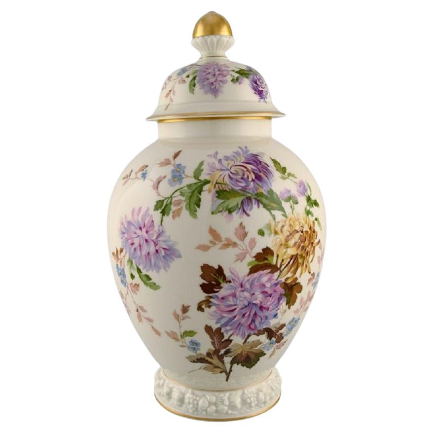 Gran jarrón Rosenthal con tapa de crisantemo en porcelana color crema