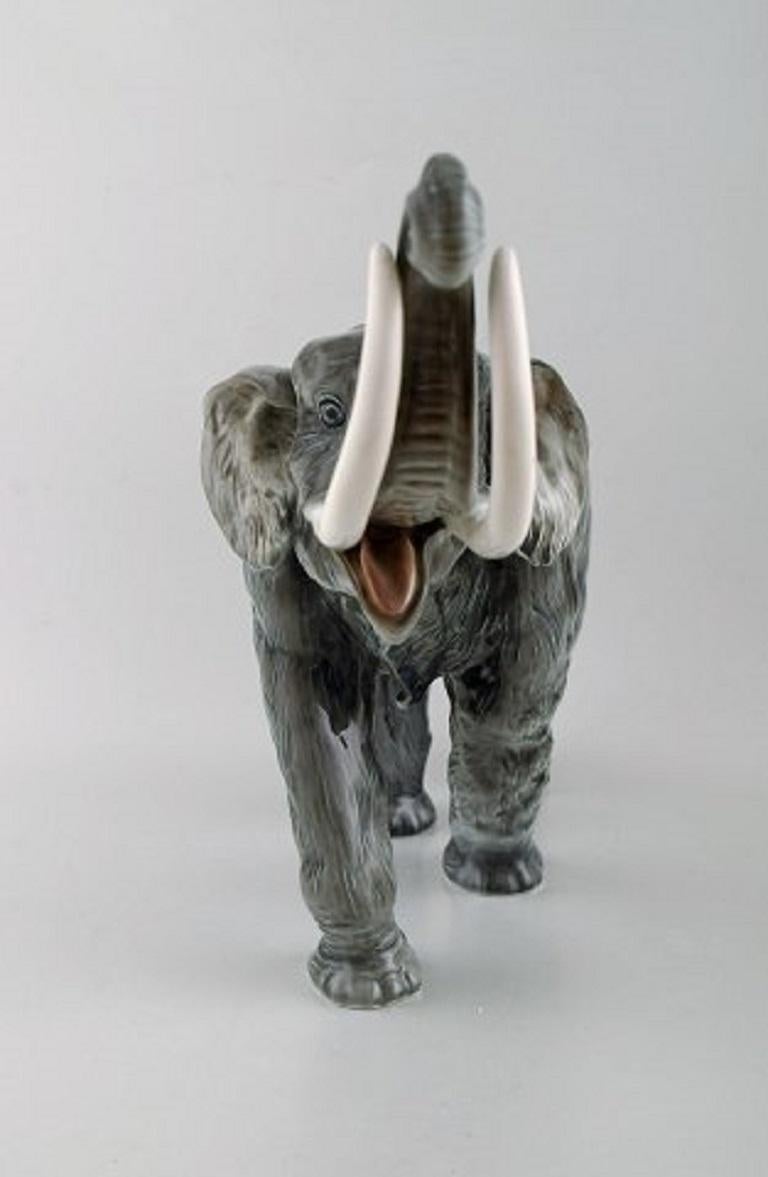Large Rosenthal mammoth / elephant in hand painted porcelain, 1930s.
Measures: 39 x 24 cm.
In very good condition.
Stamped.