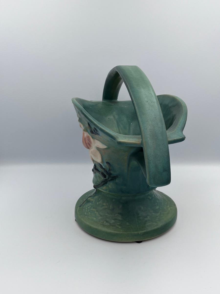 Art déco Grand vase jardinière en céramique verte Roseville Magnolia en vente