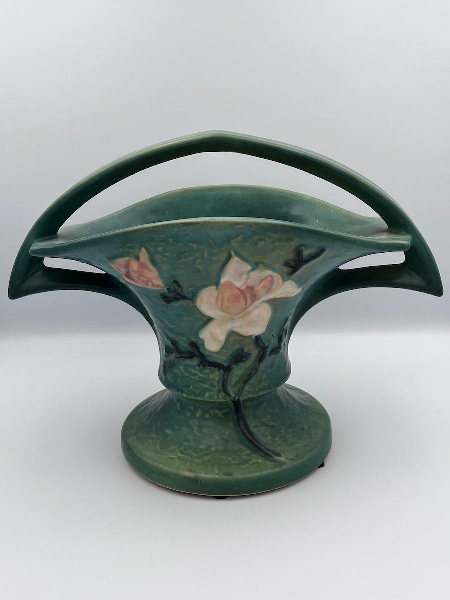 Moulage Grand vase jardinière en céramique verte Roseville Magnolia en vente