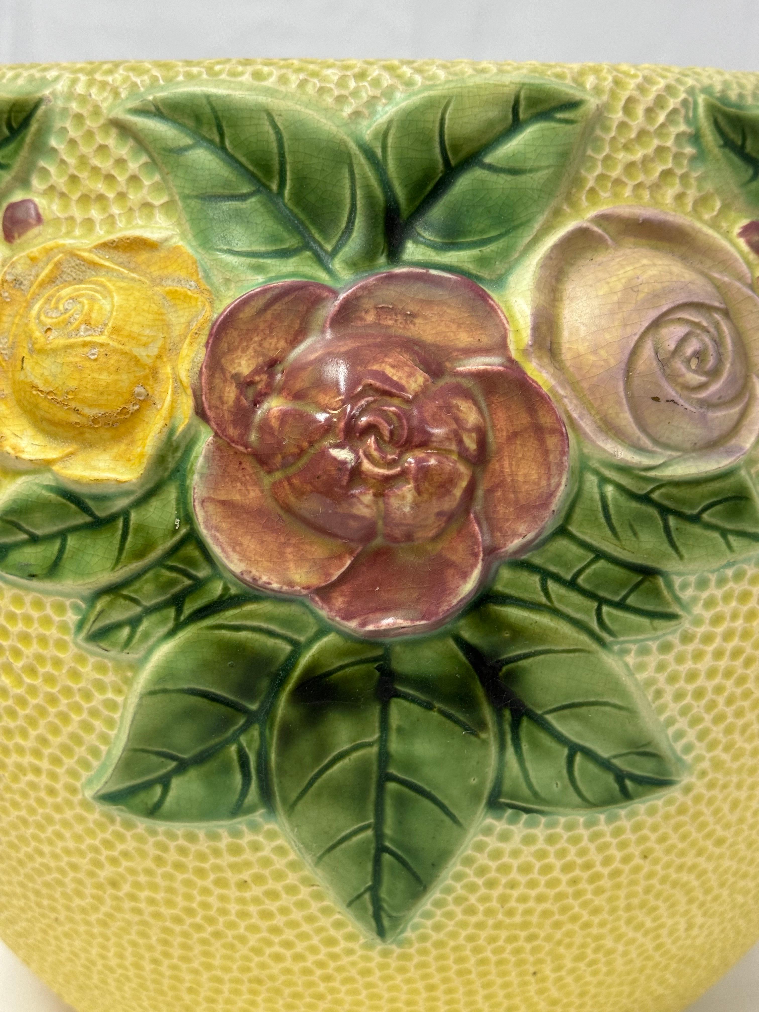 Große florale Roseville Rozane-Jardinière aus Keramik mit Blumenmuster im Angebot 7